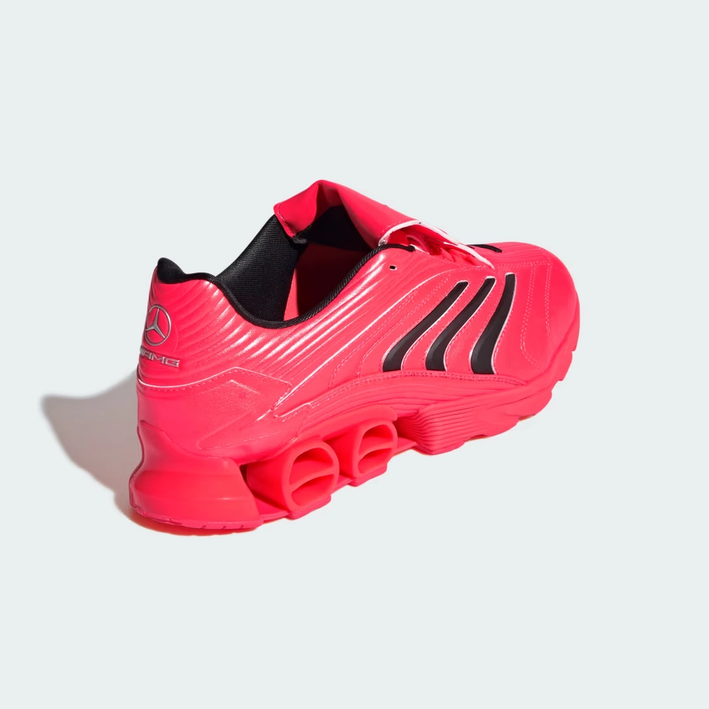 FC2958_Mercedes-AMG-x-adidas-Predator-Megaride_TURBO_JR9992_img3