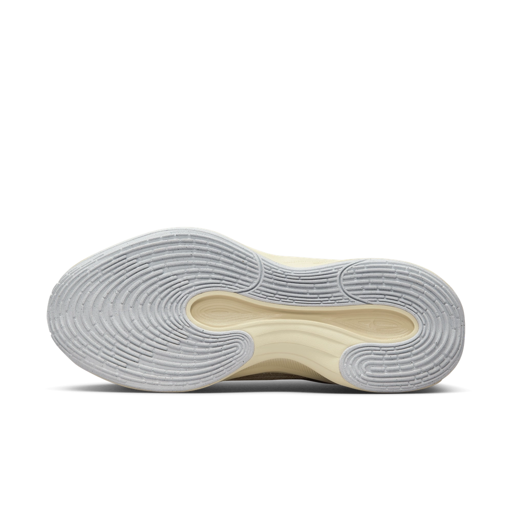 CAB9AB_Nike-GT-Hustle-Academy_OATMEAL-COCONUT-MILK_FJ7791-103_img1