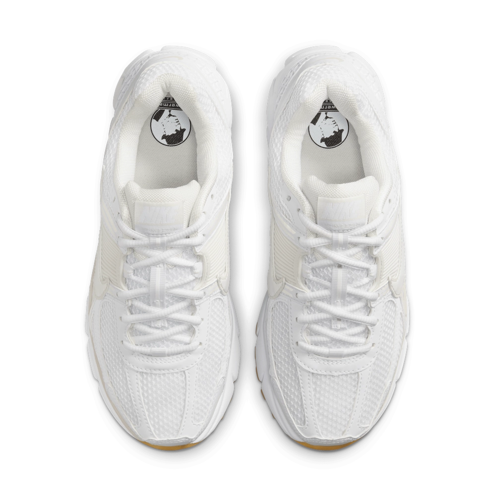 E6E6E6_Nike-Zoom-Vomero-5-WMNS_WHITE-GUM_FJ2028-104_img3