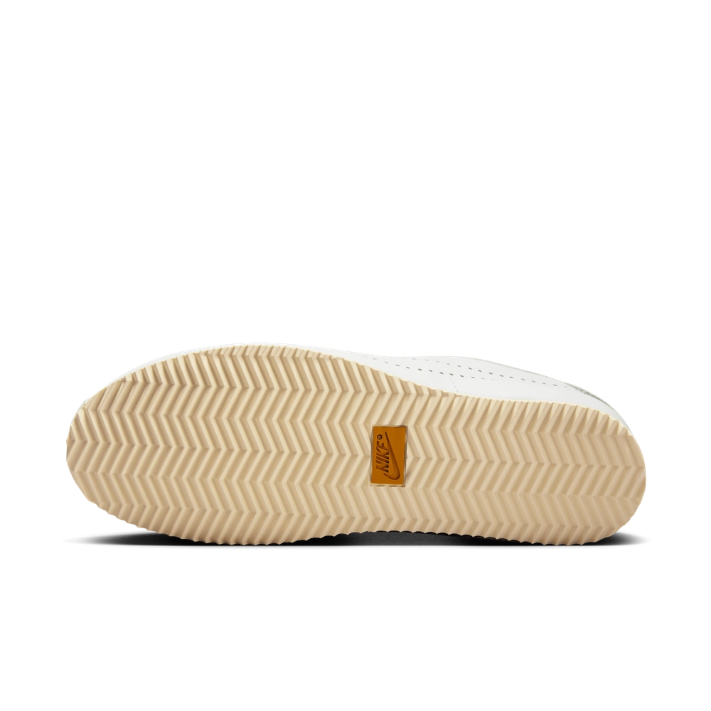 BFBFBC_Nike-Cortez-Leather-WMNS_LIGHT-BONE_HQ1841-100_img1