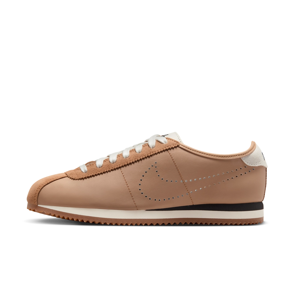 9A7057_Nike-Cortez-Leather-WMNS_PALE-SHALE_HQ1841-200_img0
