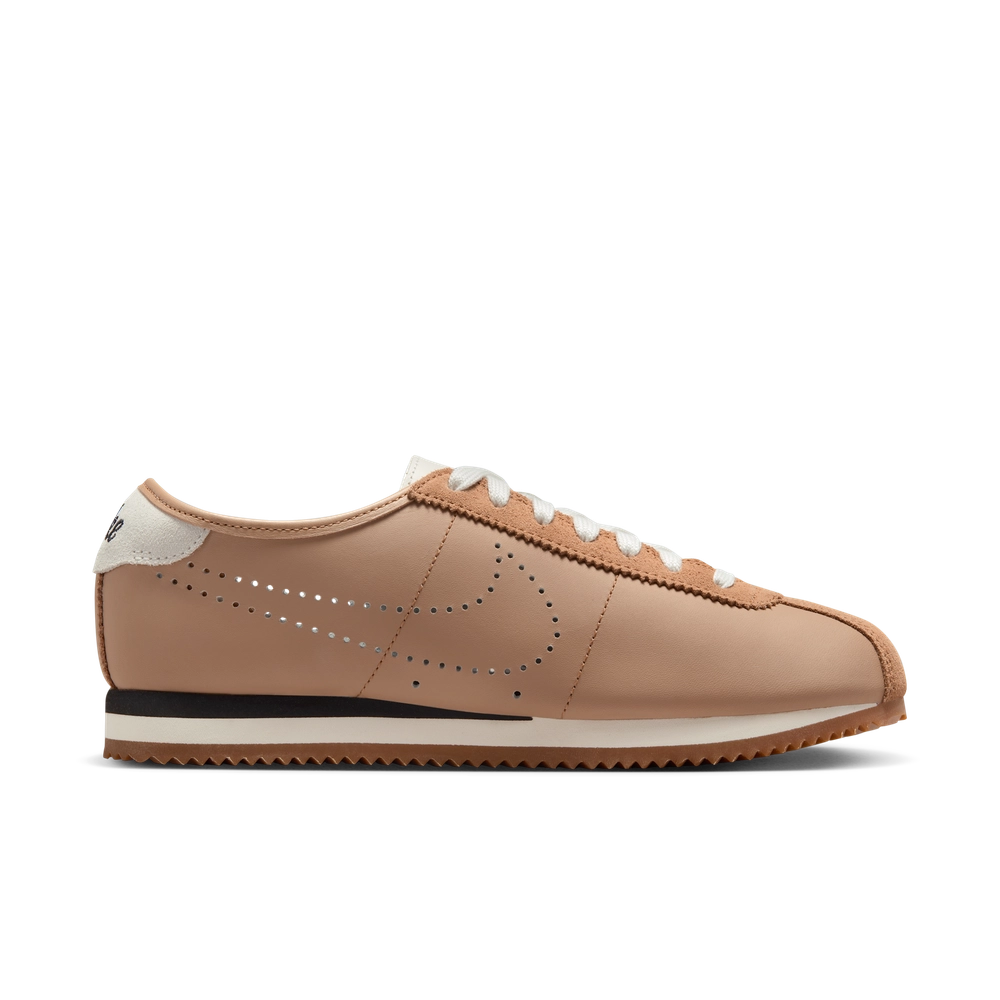 9A7057_Nike-Cortez-Leather-WMNS_PALE-SHALE_HQ1841-200_img2