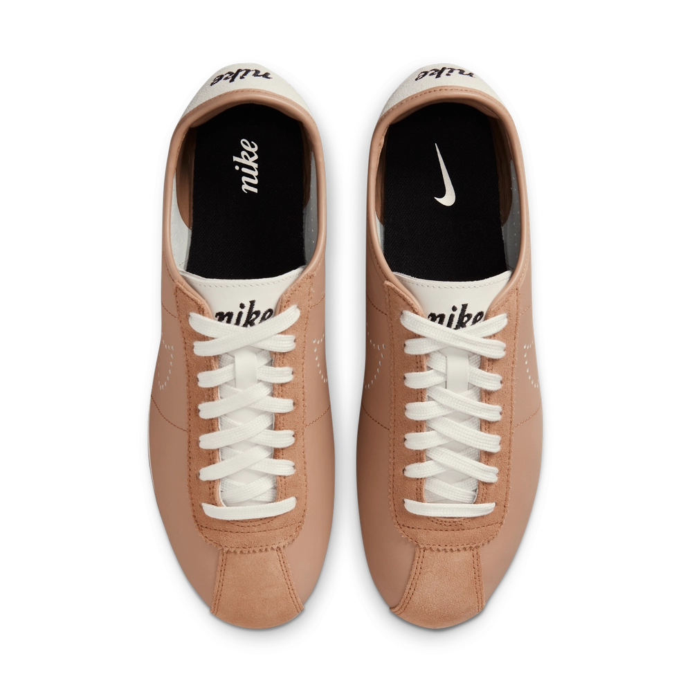 9A7057_Nike-Cortez-Leather-WMNS_PALE-SHALE_HQ1841-200_img3