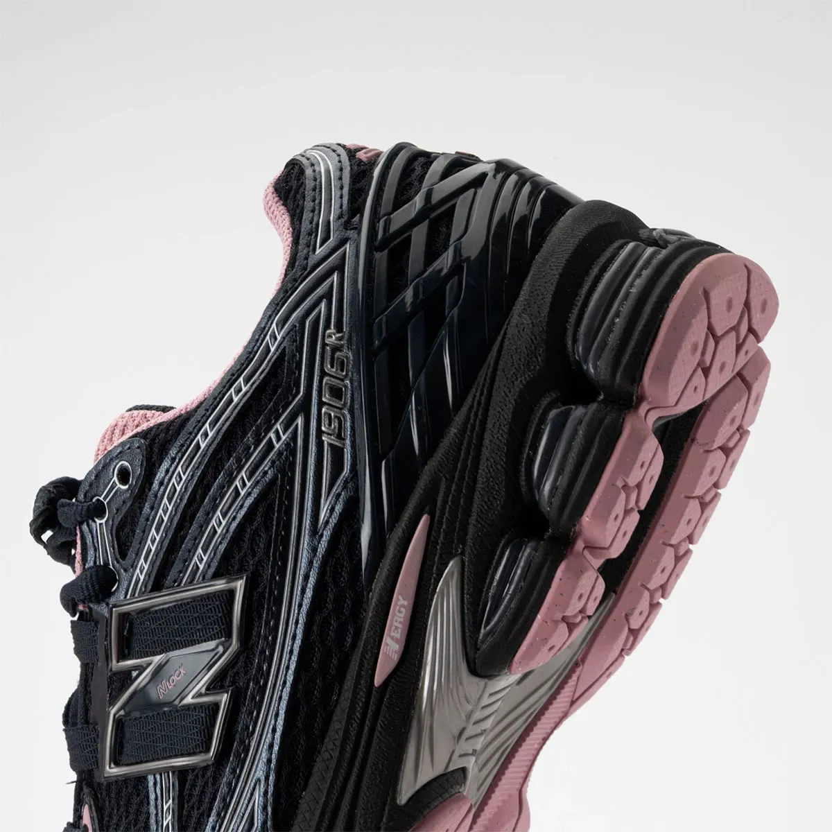 CD949F_New-Balance-1906R_PINK-TAFFY_U1906RCU_img3