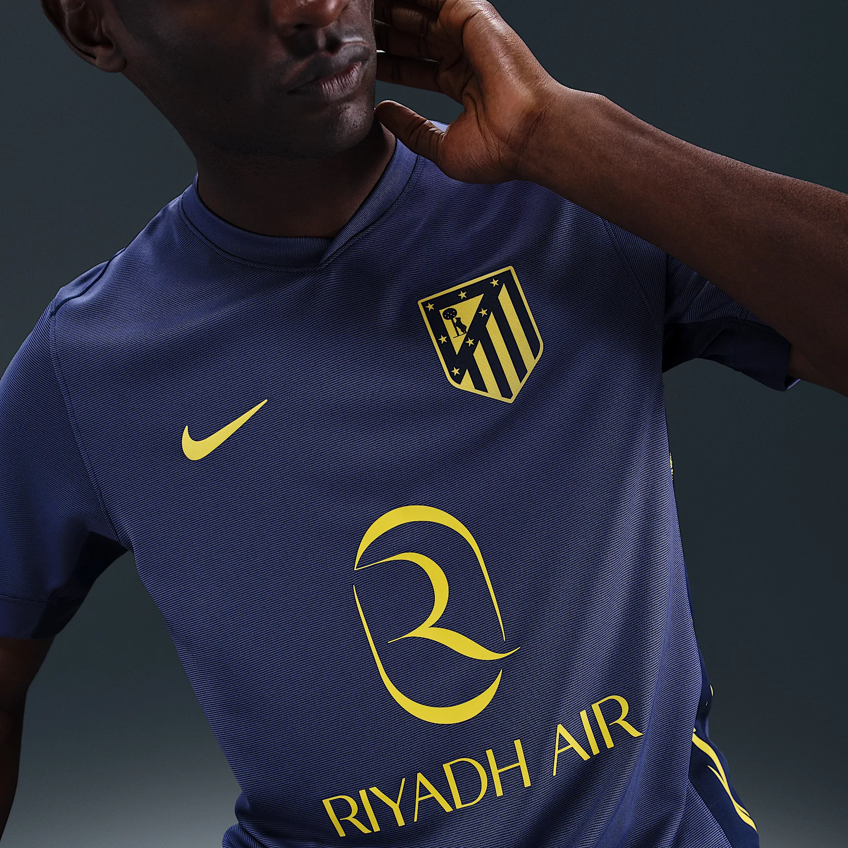 15172B_Nike-Soccer-Replica-Jersey-2025_ATLETICO-MADRID-STADIUM-AWAY_HJ4600-425_img2