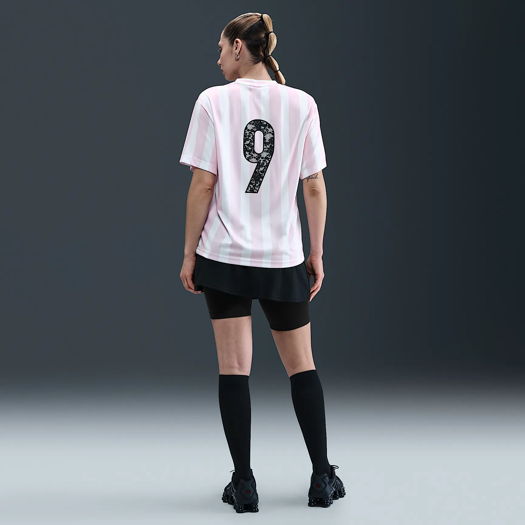 B2A8B5_Nike-Sportswear-Football-Jersey-T-Shirt_PINK_IM0323-663_img4