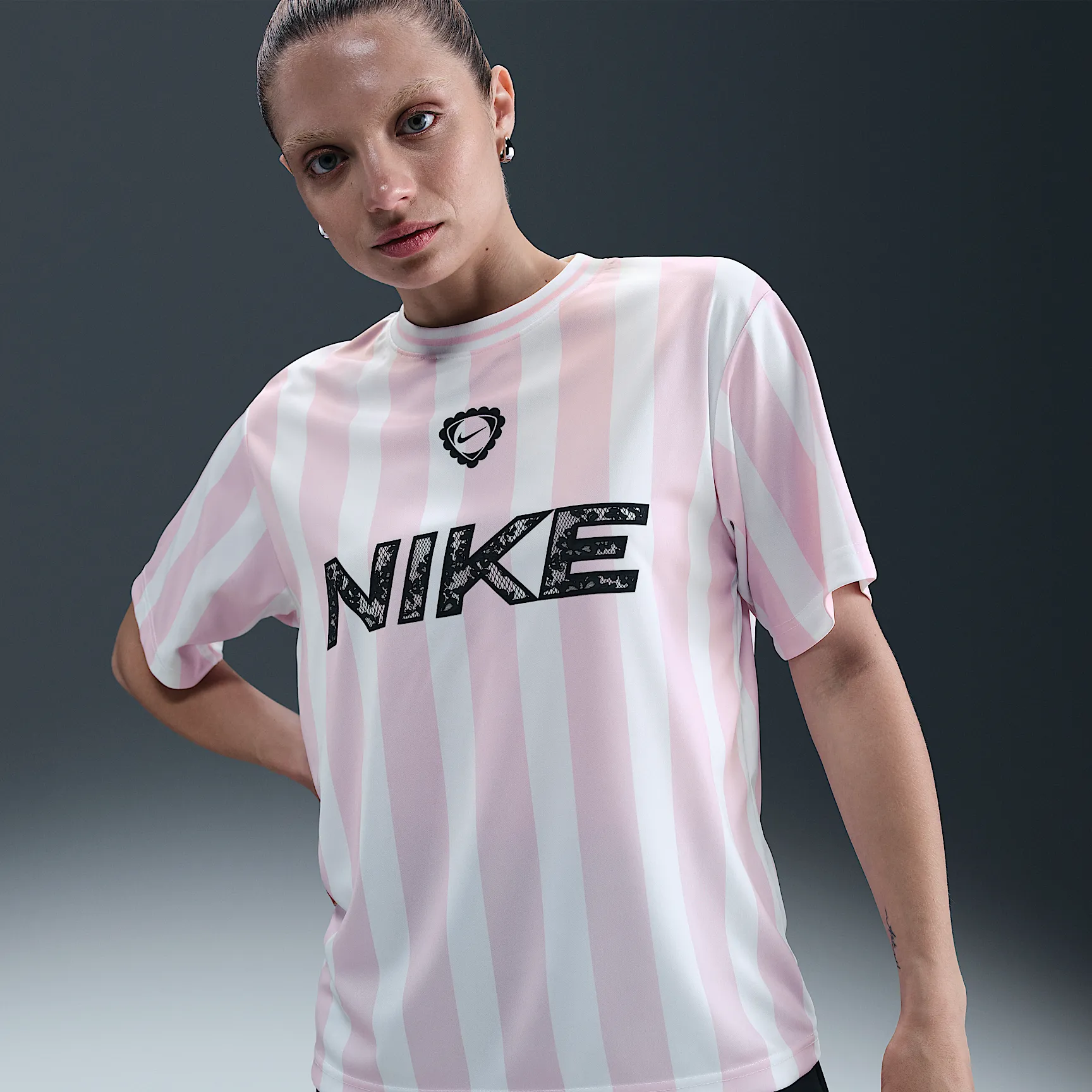 B2A8B5_Nike-Sportswear-Football-Jersey-T-Shirt_PINK_IM0323-663_img0