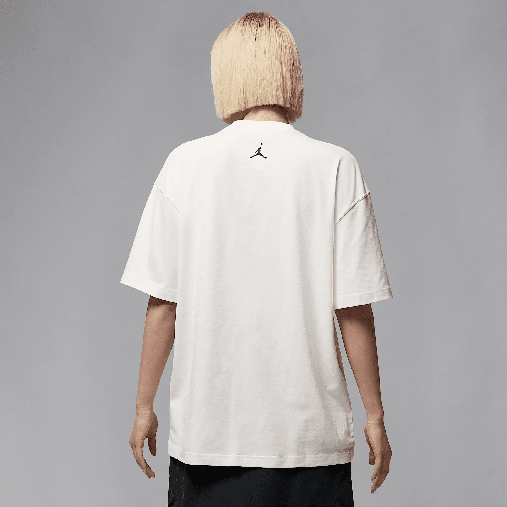 DA8180_Jordan-Oversized-Graphic-T-Shirt-WMNS_SAIL_HJ0190-133_img1