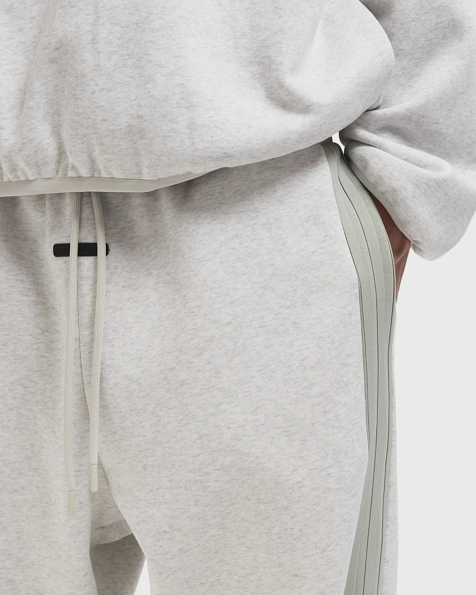 ababab_Fear-Of-God-Athletics-x-adidas-Fleece-Pants_GREY_KC6456_img2