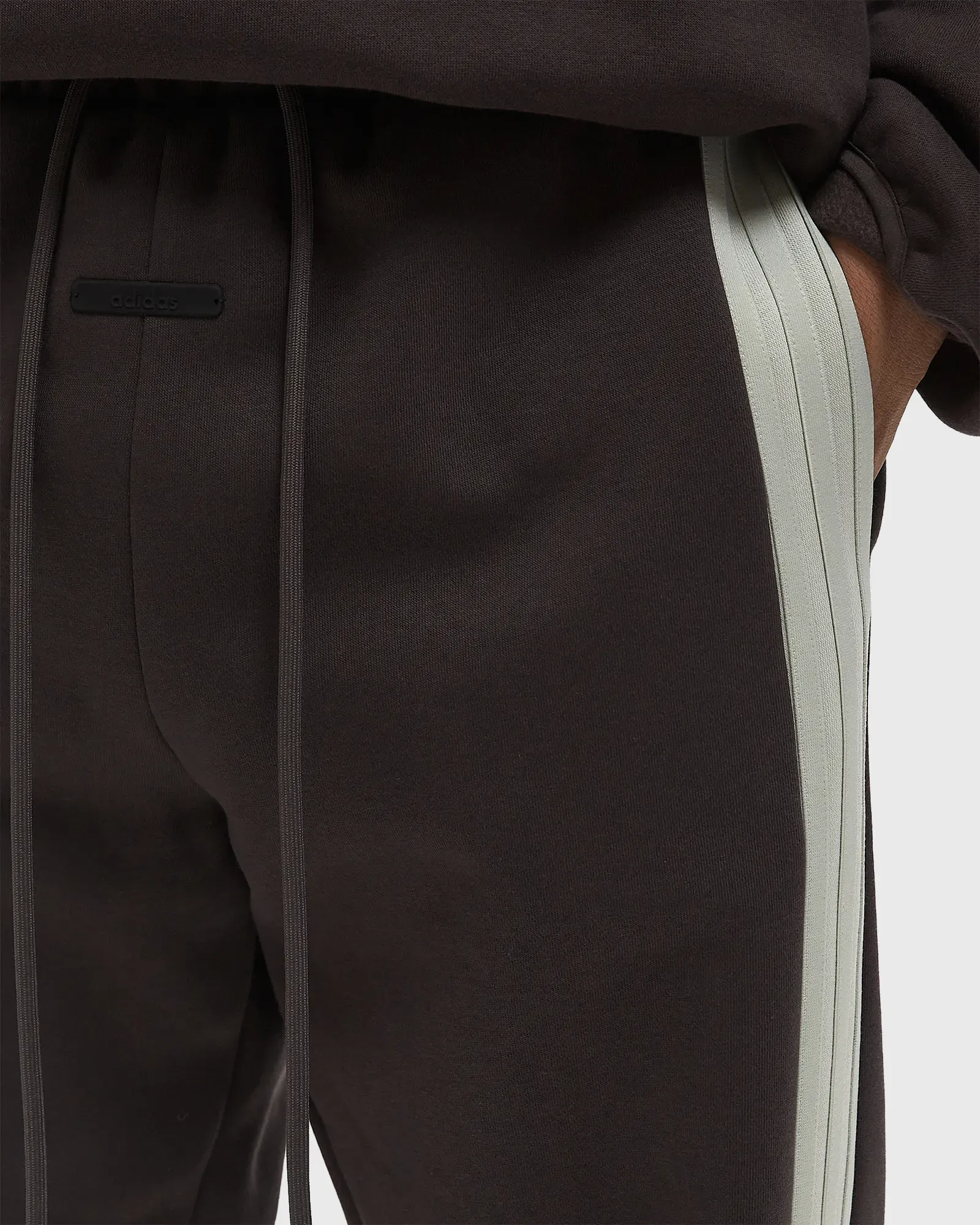 6b5555_Fear-Of-God-Athletics-x-adidas-Fleece-Pants_NIGHT-BROWN_JZ7373_img2