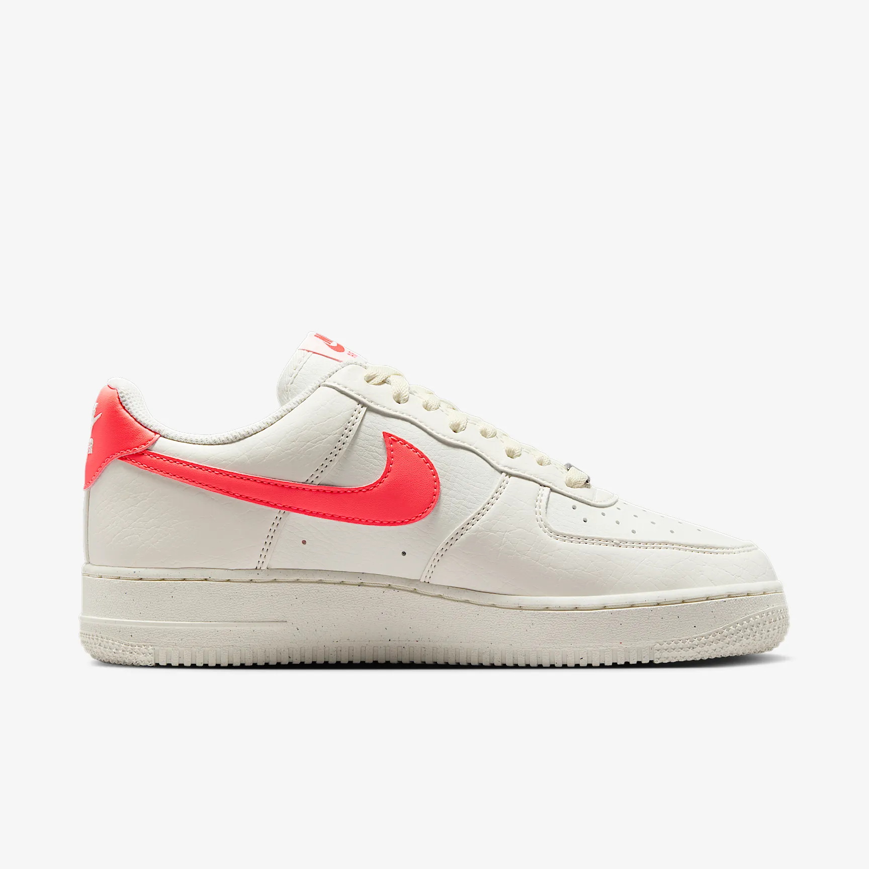 FC6662_Nike-Air-Force-1-'07-Next-Nature-WMNS_HOT-LAVA_DV3808-110_img2
