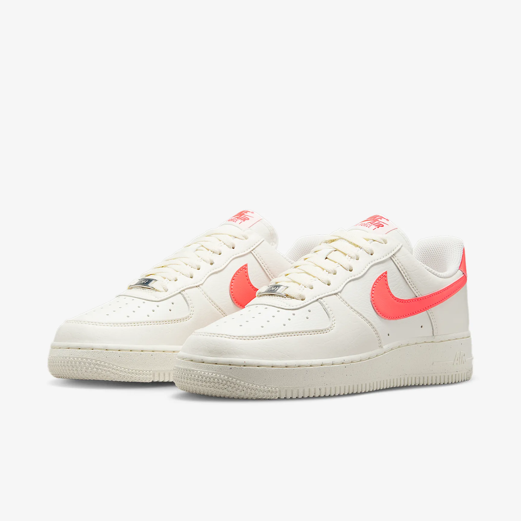 FC6662_Nike-Air-Force-1-'07-Next-Nature-WMNS_HOT-LAVA_DV3808-110_img4