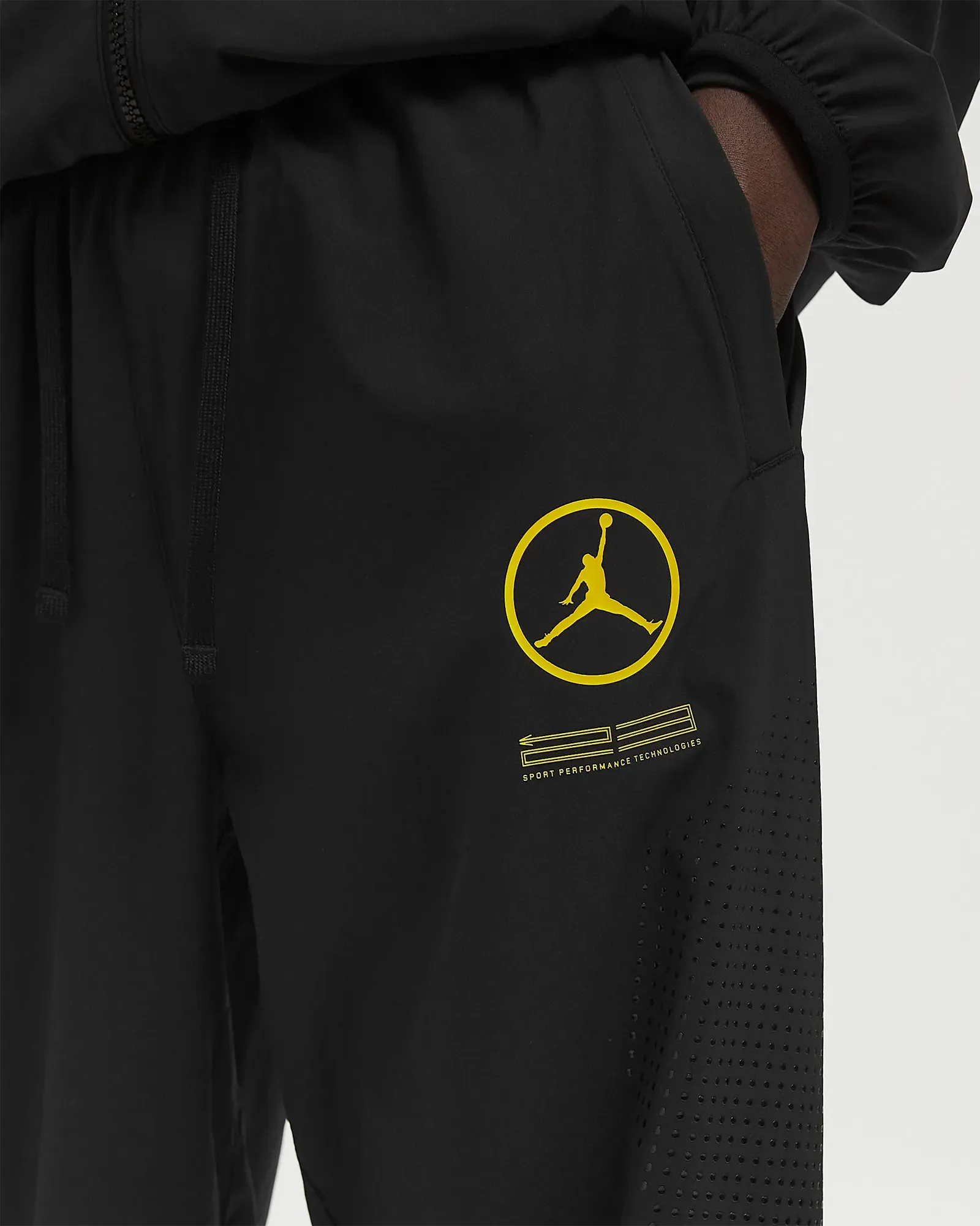 000000_Quai-54-x-Jordan-Jam-Pant_BLACK_HV6699-010_img2