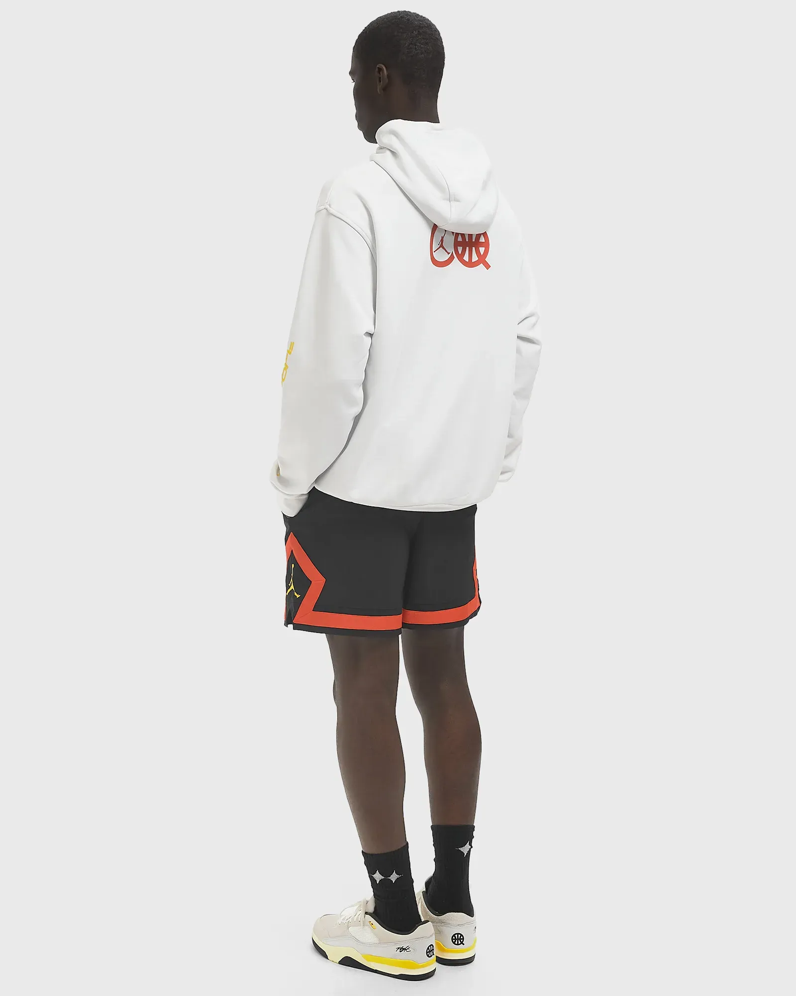 000000_Quai-54-x-Jordan-Hoodie_SUMMIT-WHITE_HV6697-121_img1