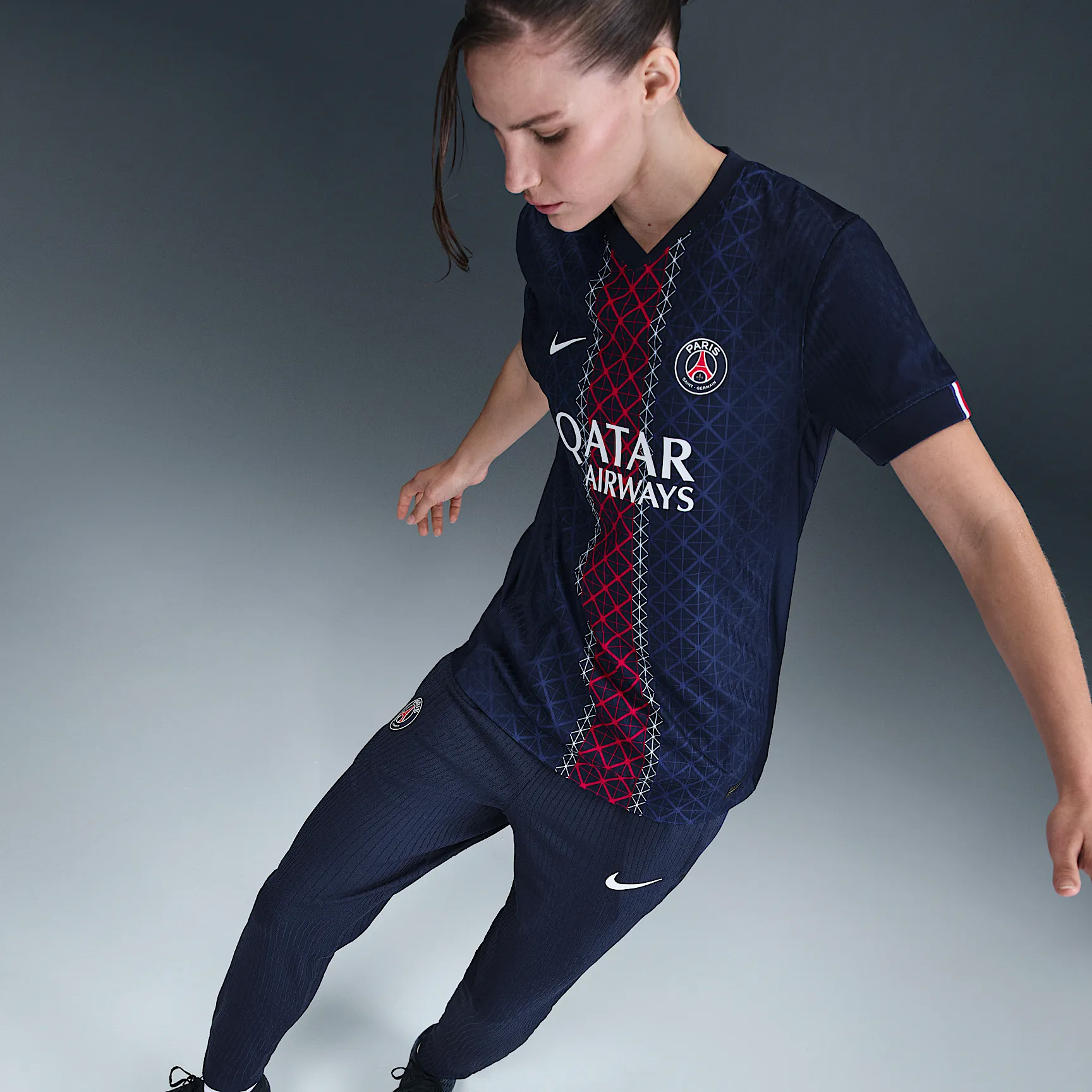 253453_Nike-Authentic-Jersey-Dri-Fit-ADV-202526-WMNS_PSG-MATCH-HOME_HJ5074-411_img2