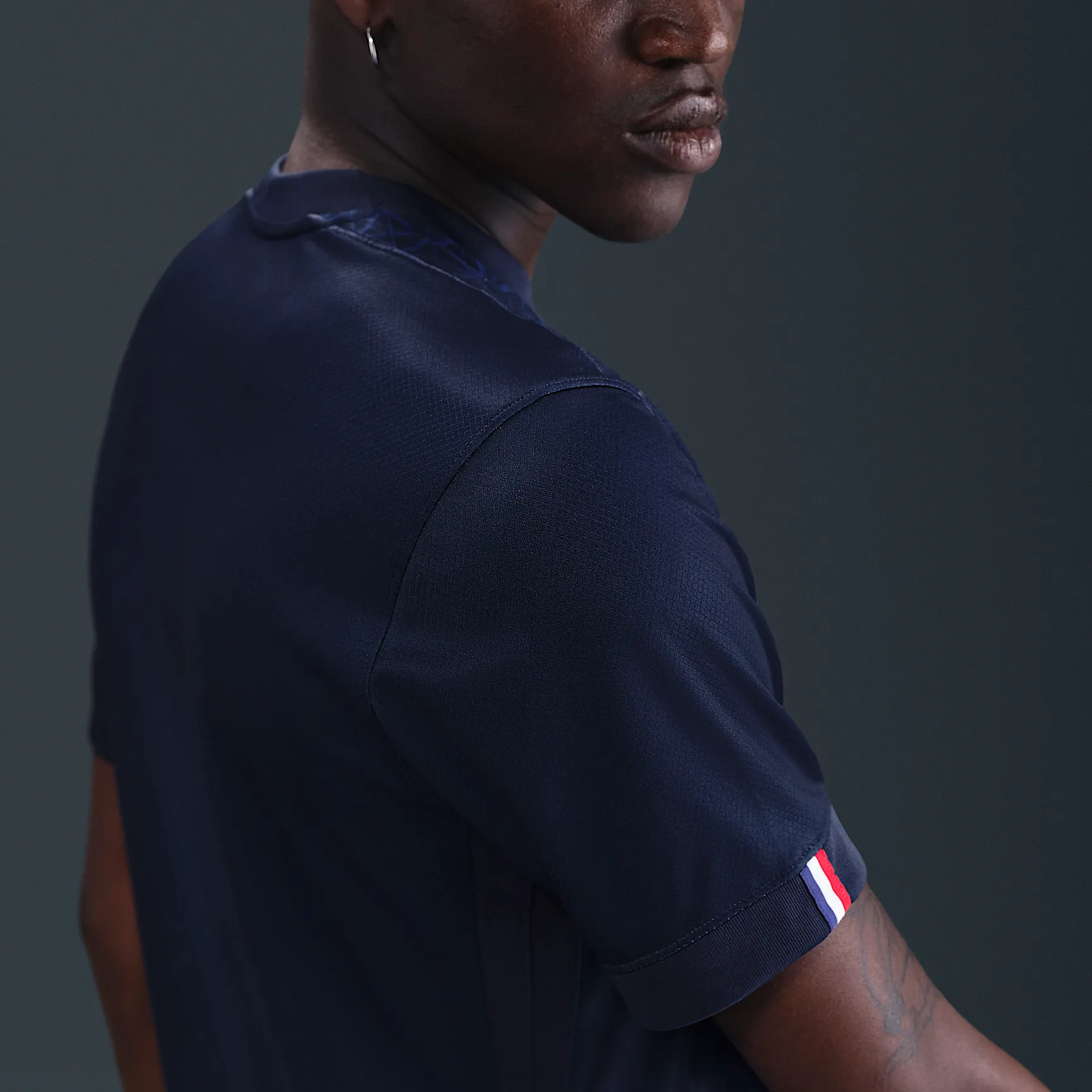 242944_Nike-Replica-Jersey-Dri-Fit-ADV-202526_PSG-STADIUM-HOME_HJ4593-411_img2
