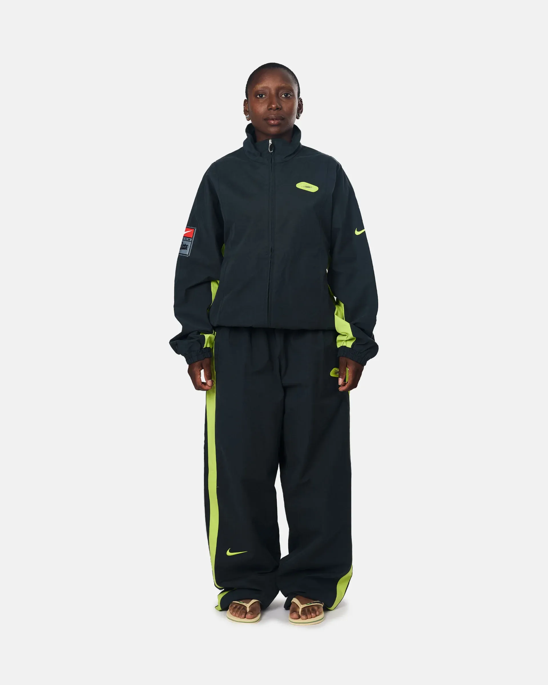 232E33_Patta-x-Nike-Track-Jacket_CYBER-GREEN_HJ0712-010_img1