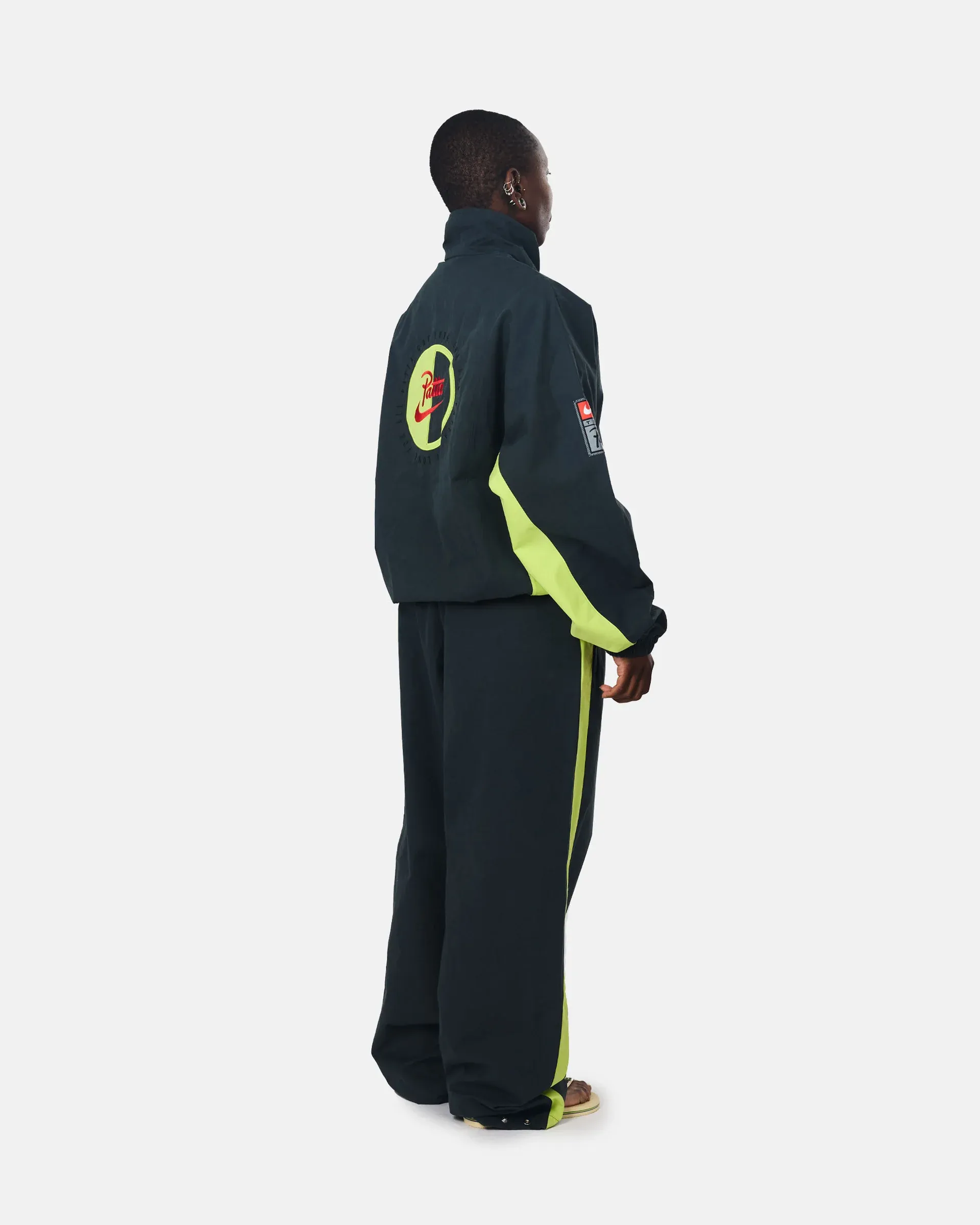 232E33_Patta-x-Nike-Track-Jacket_CYBER-GREEN_HJ0712-010_img3