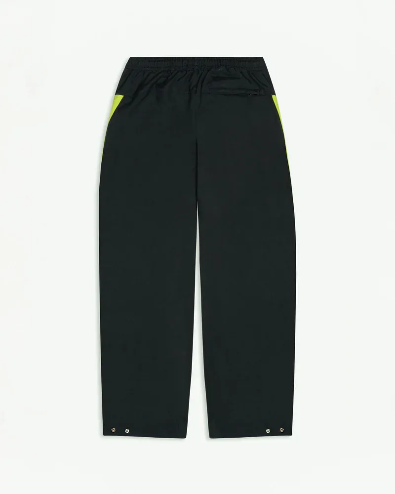 1C2129_Patta-x-Nike-NRG-Track-Pants_CYBER-GREEN_HJ0737-010_img1