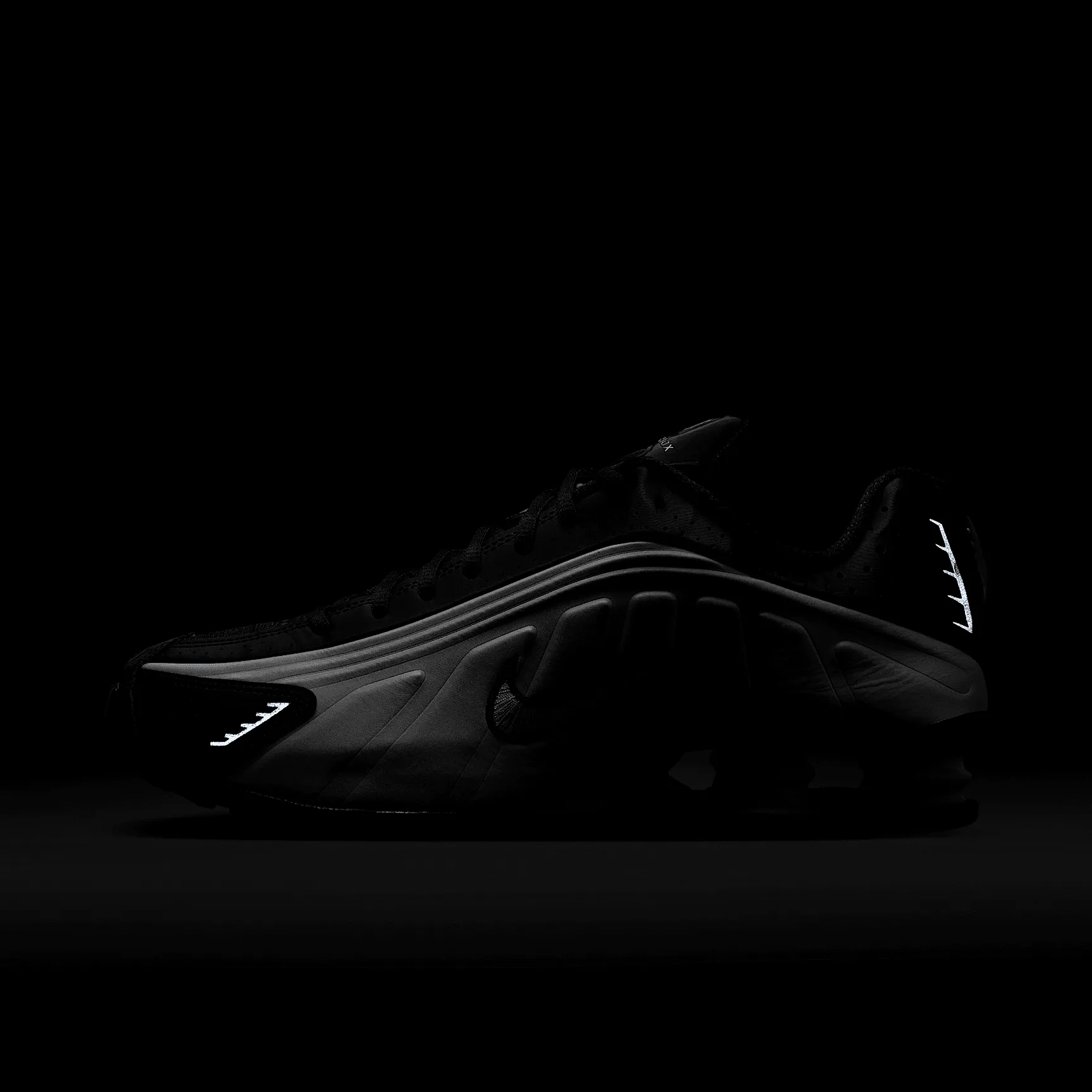 000000_Nike-Shox-R4_BRIGHT-MANDARIN_HQ1988-003_img10