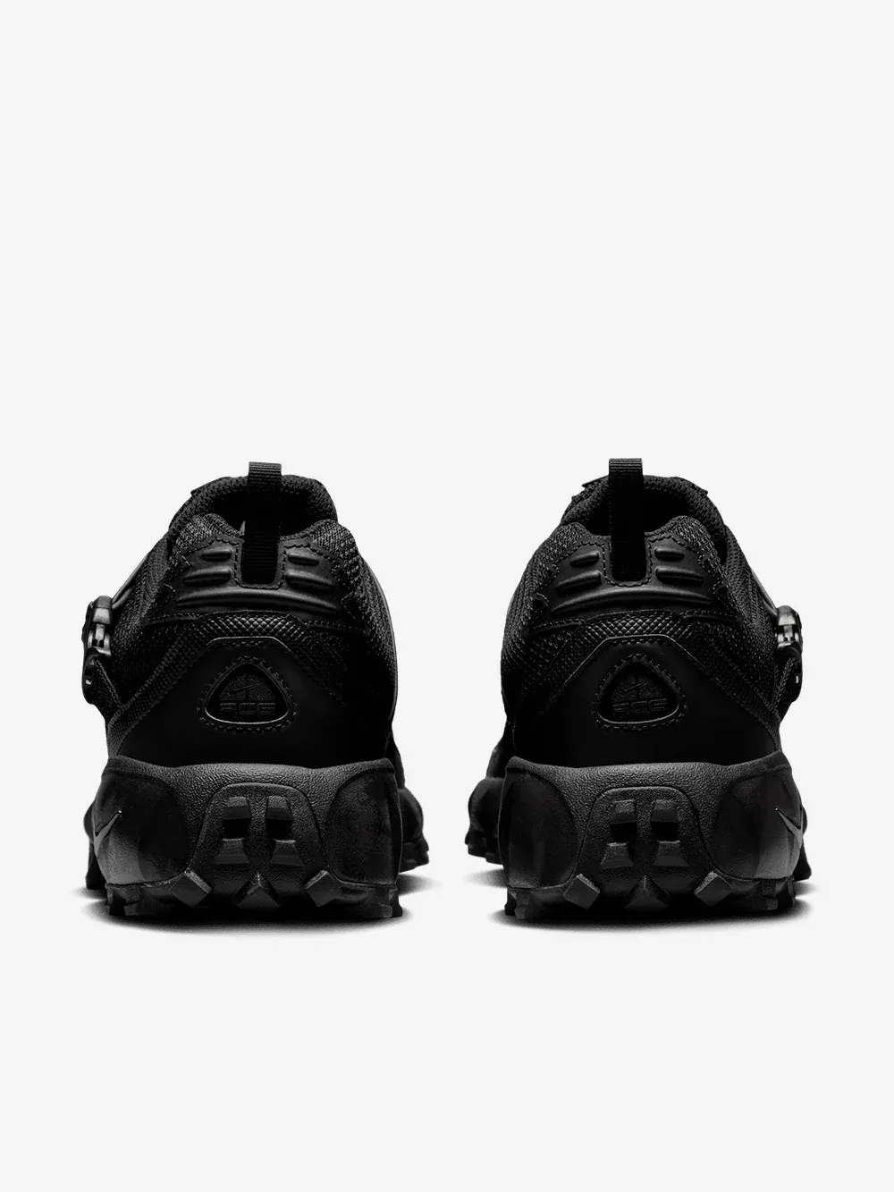 000000_Nike-ACG-Air-Phassad_TRIPLE-BLACK_HM7133-002_img1