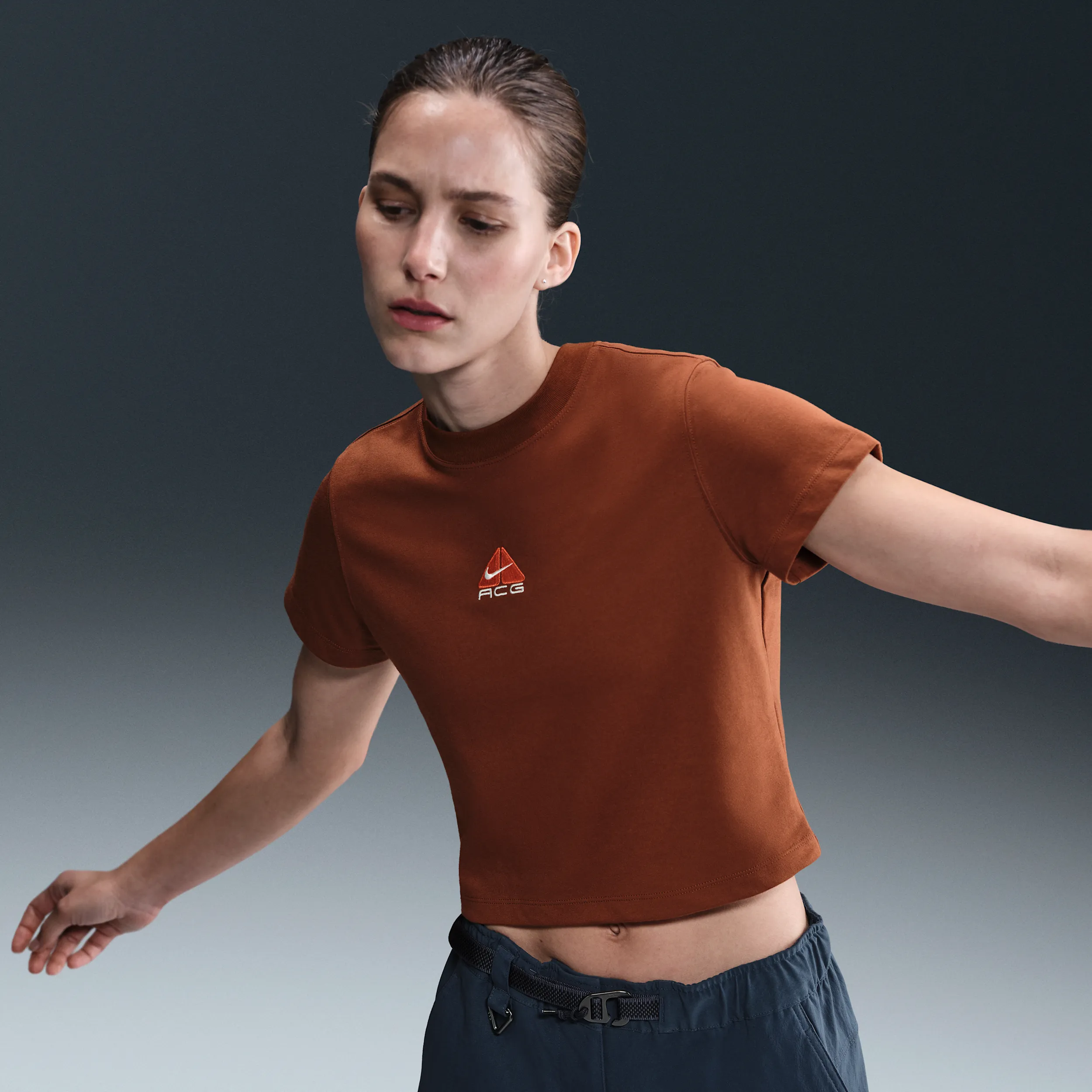 a35b5a_Nike-ACG-Dri-FIT-Cropped-Short-Sleeve-T-Shirt_CINNAMON-PICANTE-RED_HM6084-245_img3