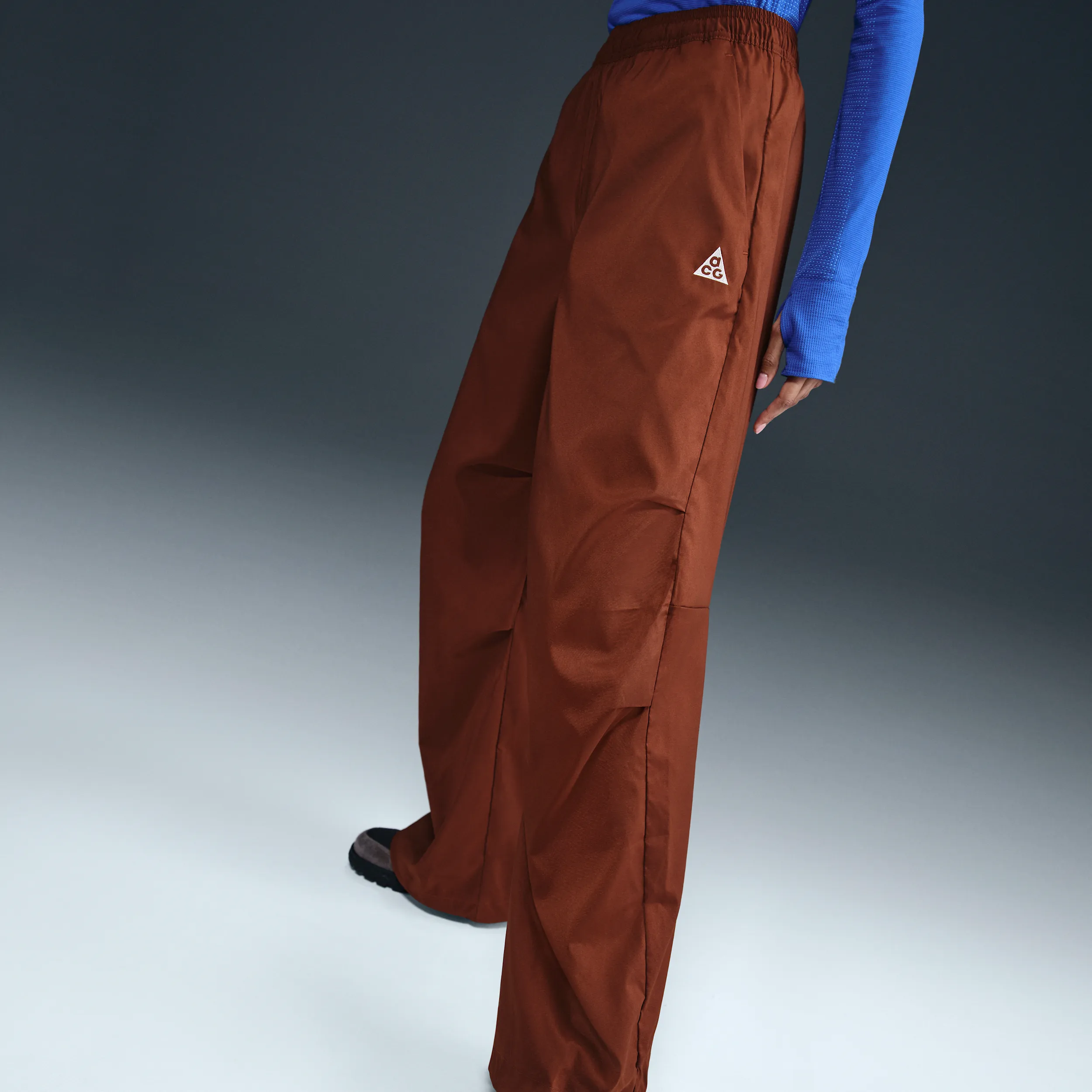 854c4c_Nike-ACG-Activitorium-High-Waisted-Uv-Pants-WMNS_CINNAMON-PICANTE-RED_FV7319-245_img2