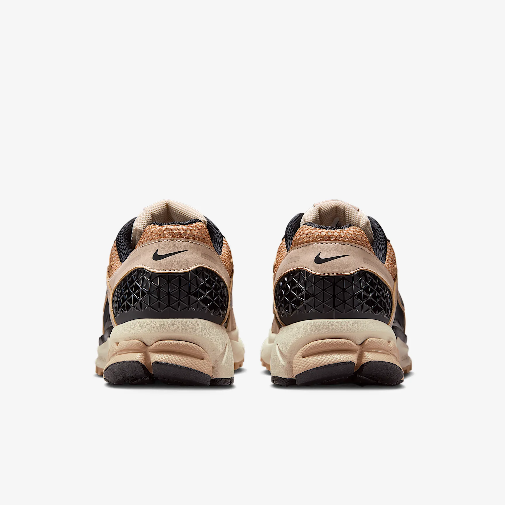 9B7156_Nike-Zoom-Vomero-5_SANDDRIFT-HEMP_FJ2028-106_img5