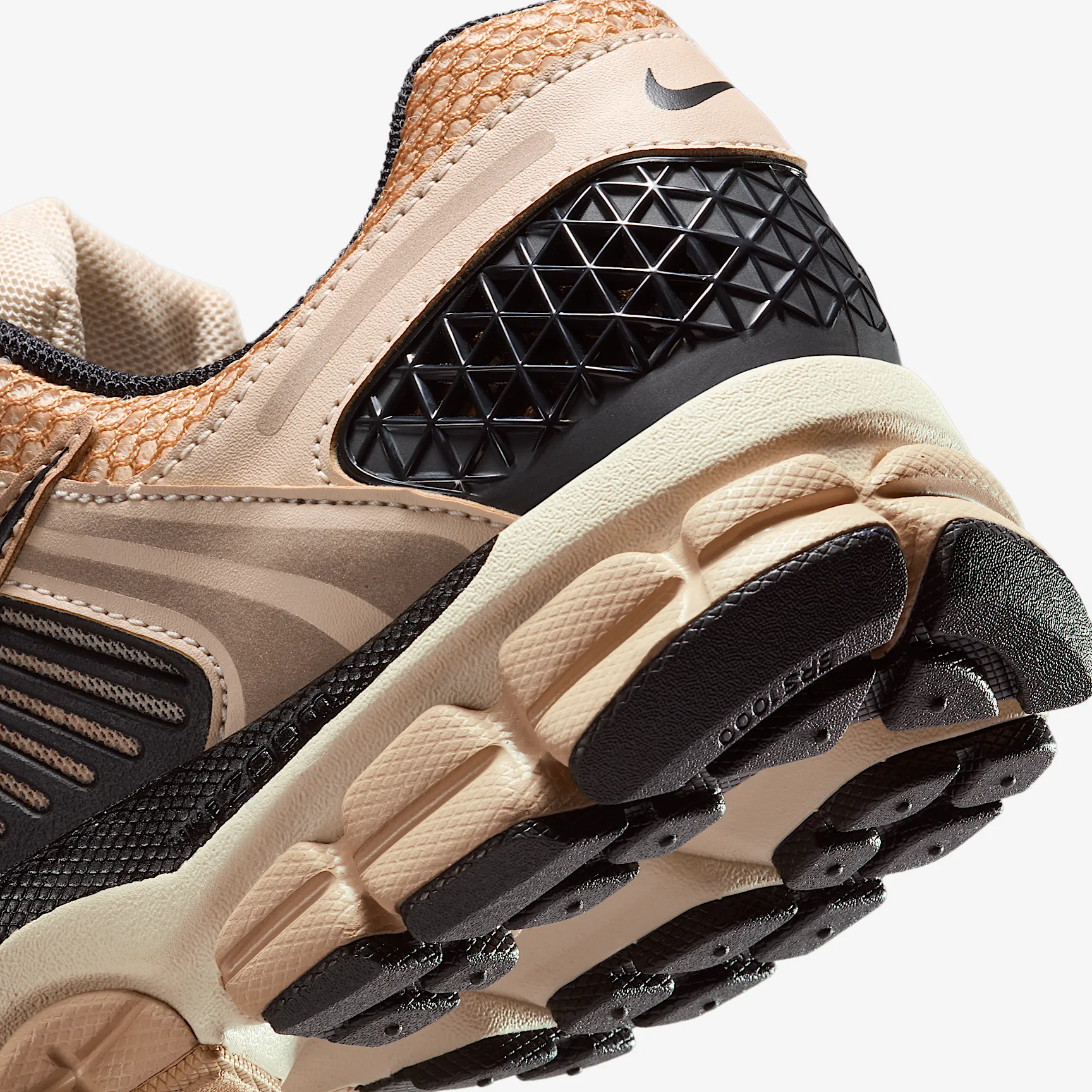 9B7156_Nike-Zoom-Vomero-5_SANDDRIFT-HEMP_FJ2028-106_img7