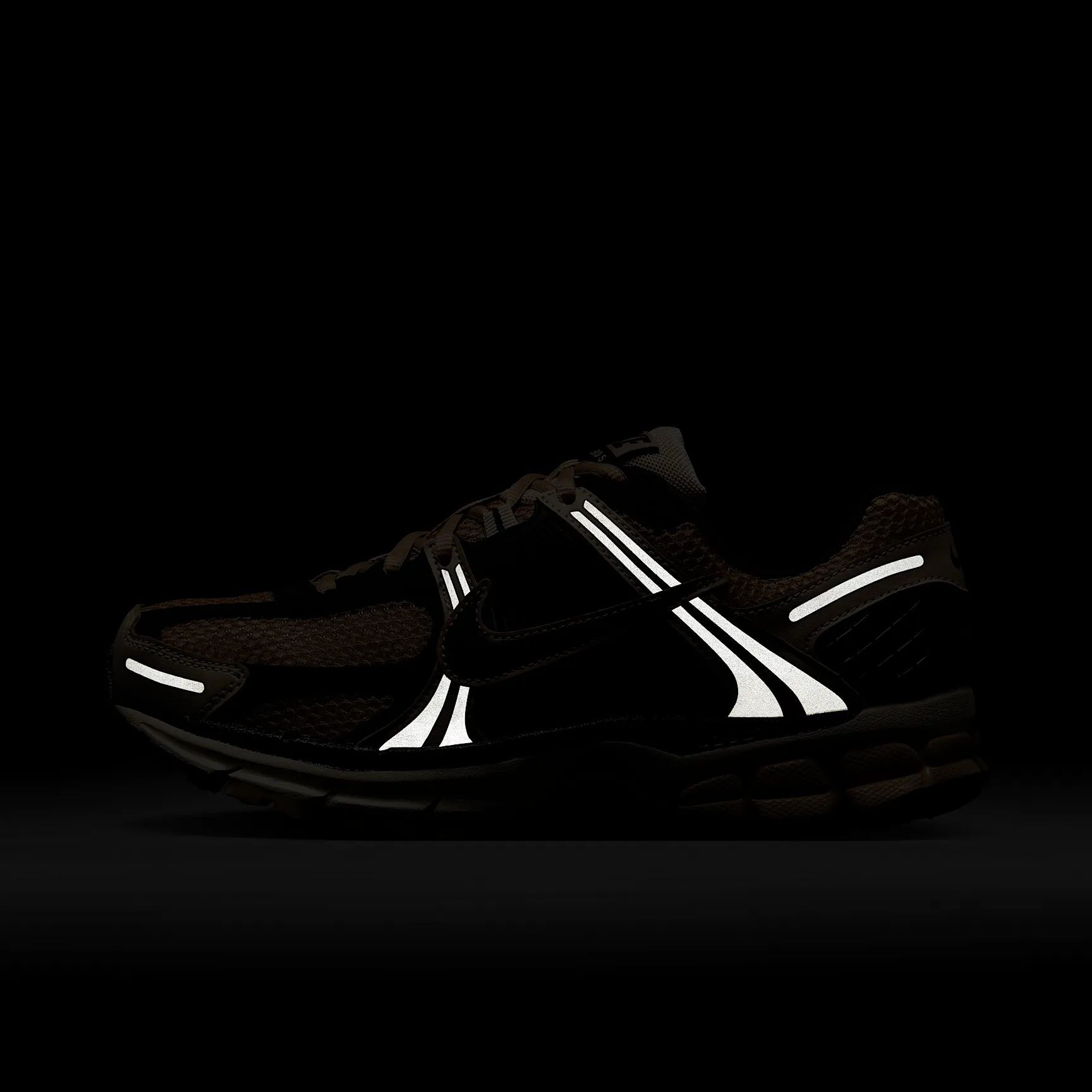 9B7156_Nike-Zoom-Vomero-5_SANDDRIFT-HEMP_FJ2028-106_img8