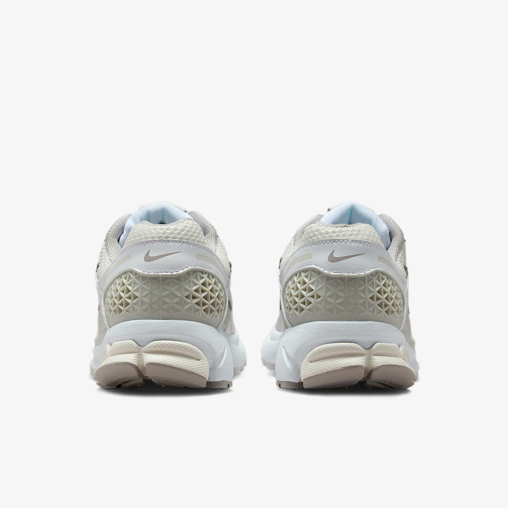 B1AEA9_Nike-Zoom-Vomero-5_LIGHT-BONE_FJ2028-107_img5
