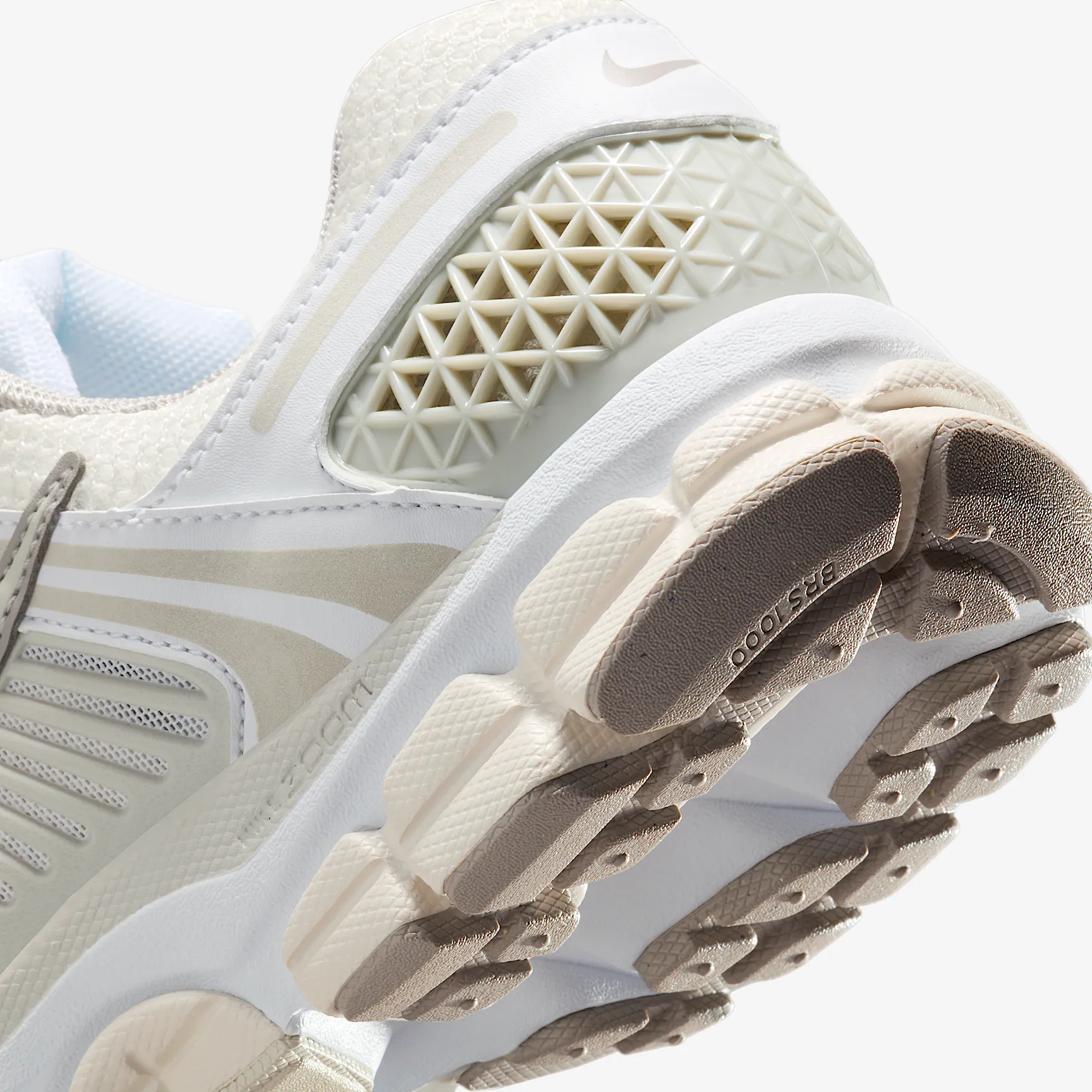 B1AEA9_Nike-Zoom-Vomero-5_LIGHT-BONE_FJ2028-107_img7