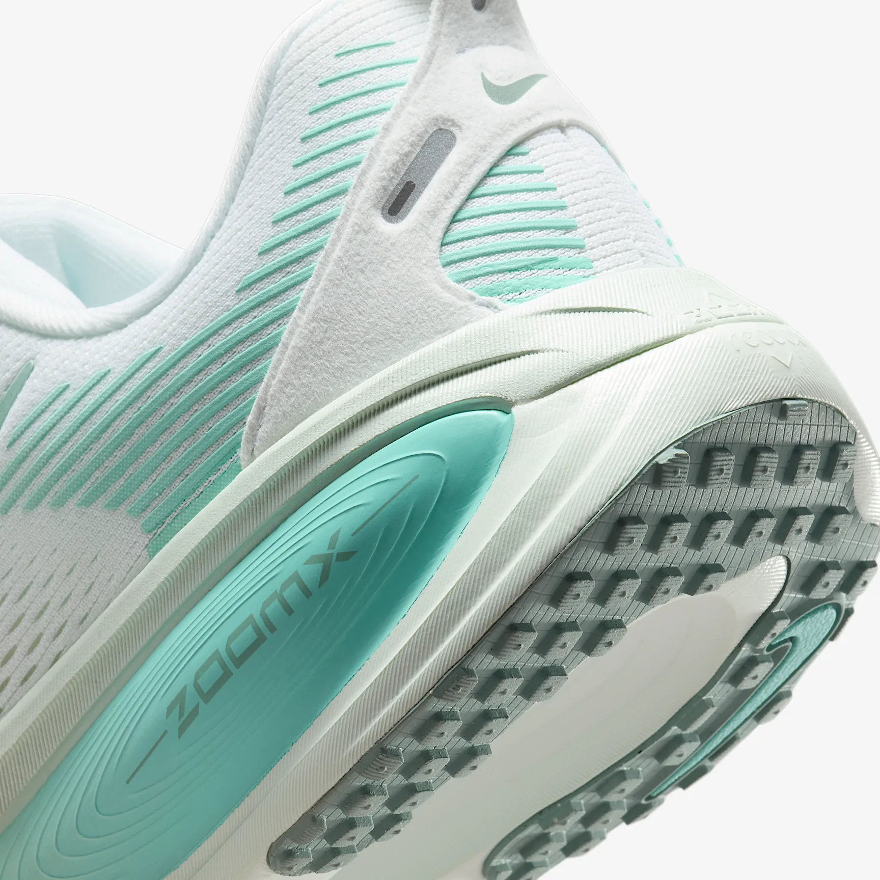 6CB1A7_Nike-Vomero-18-WMNS_BlancBleached_HM6804-106_img7