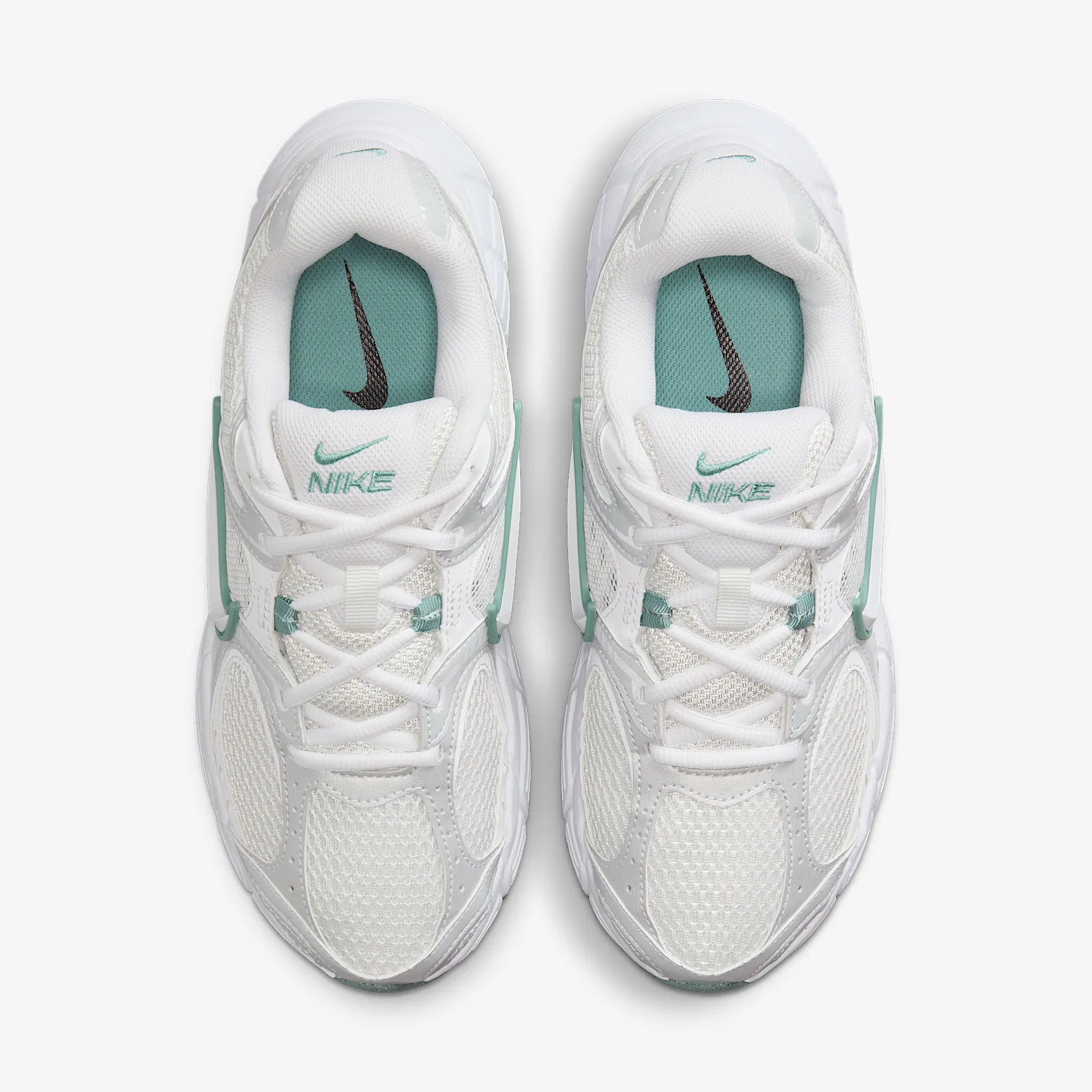 C1BDC0_Nike-V5-RNR-WMNS_SUMMIT-WHITE_HQ7901-106_img3