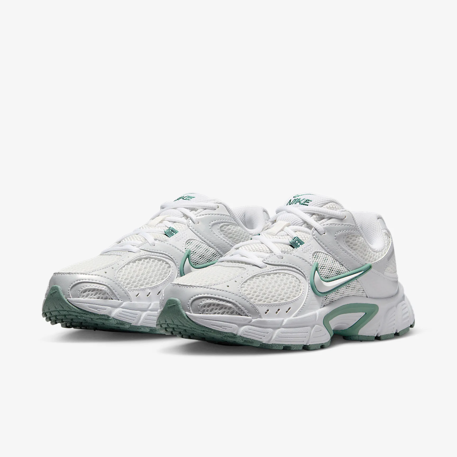 C1BDC0_Nike-V5-RNR-WMNS_SUMMIT-WHITE_HQ7901-106_img4