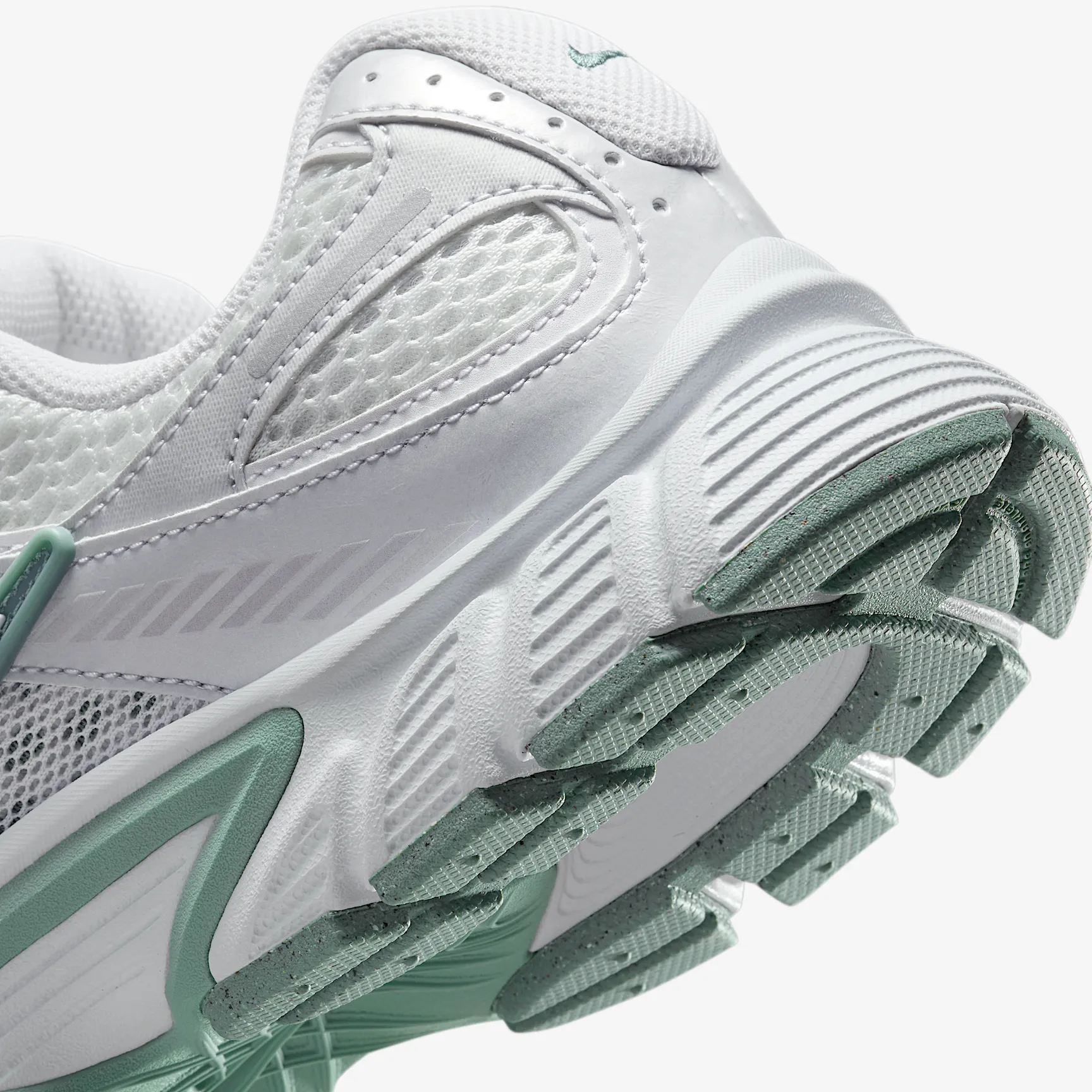 C1BDC0_Nike-V5-RNR-WMNS_SUMMIT-WHITE_HQ7901-106_img7