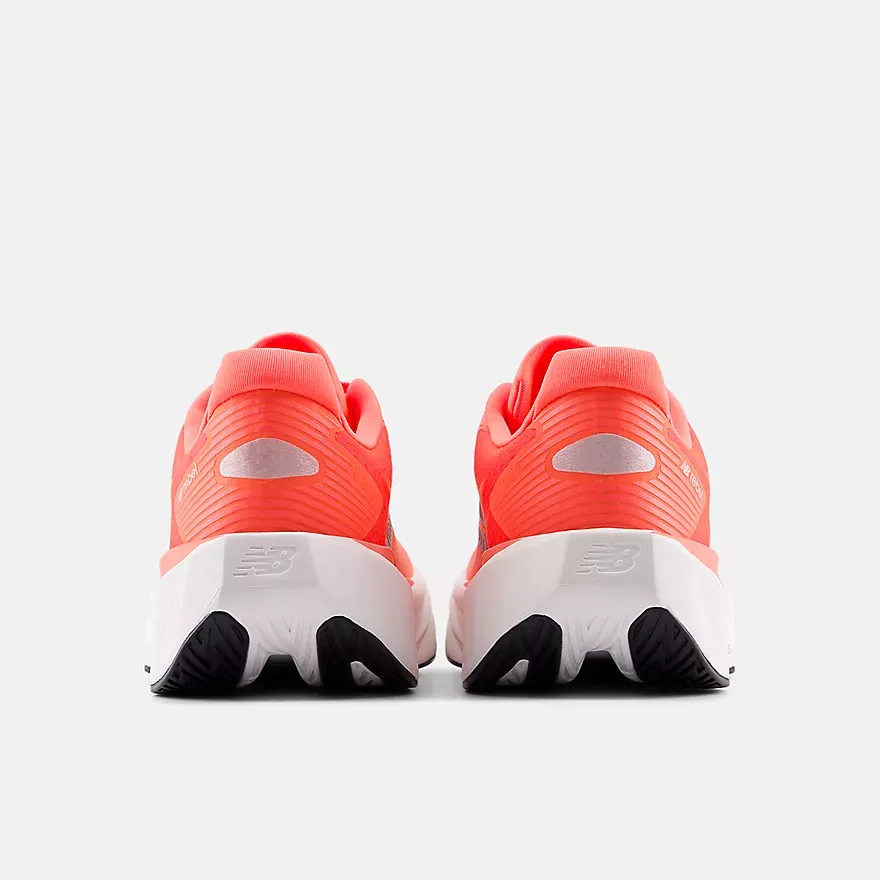 F06E6B_New-Balance-FuelCell-Rebel-v5-WMNS_URGENT-RED_WFCXL5A_img4