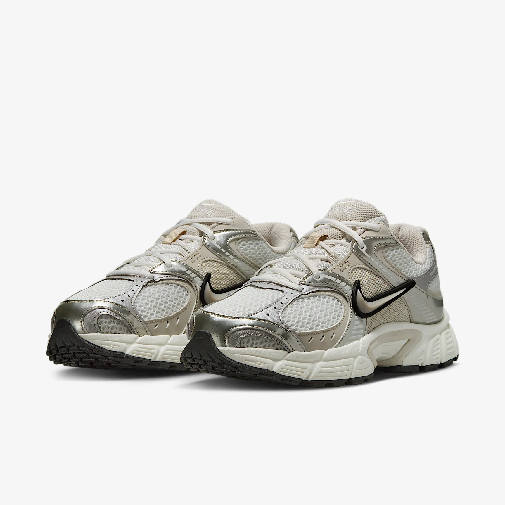 ABA598_Nike-V5-RNR-WMNS_SUMMIT-WHITE-SAIL_HQ7901-104_img4