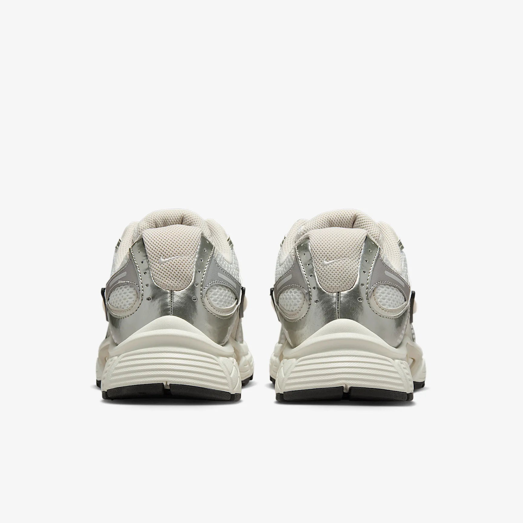 ABA598_Nike-V5-RNR-WMNS_SUMMIT-WHITE-SAIL_HQ7901-104_img5