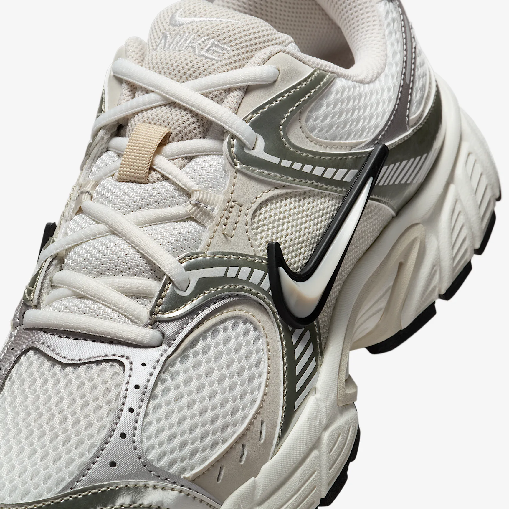ABA598_Nike-V5-RNR-WMNS_SUMMIT-WHITE-SAIL_HQ7901-104_img6