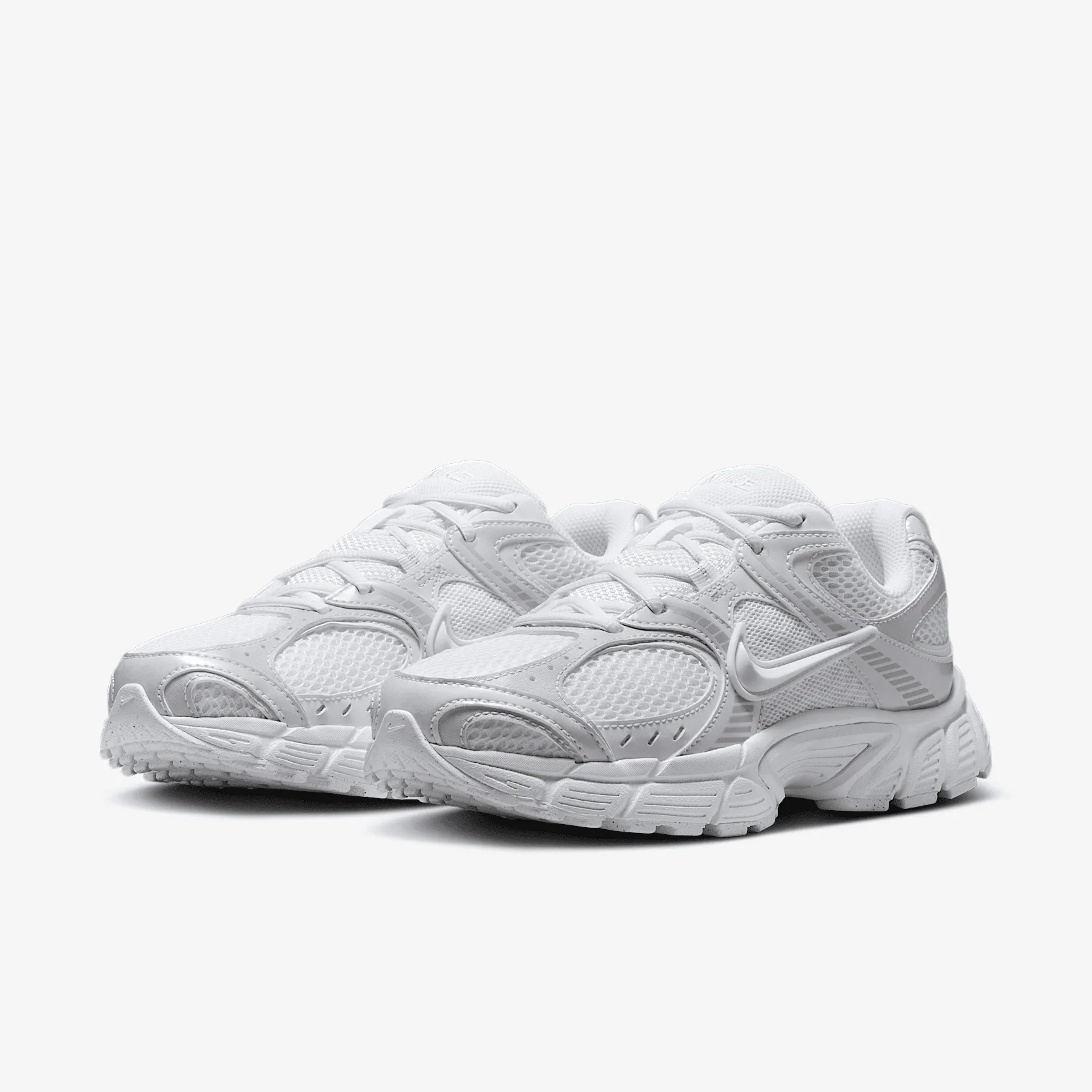 C5C5C5_Nike-V5-RNR-WMNS_WHITE-METALLIC-SILVER_HQ7901-101_img4