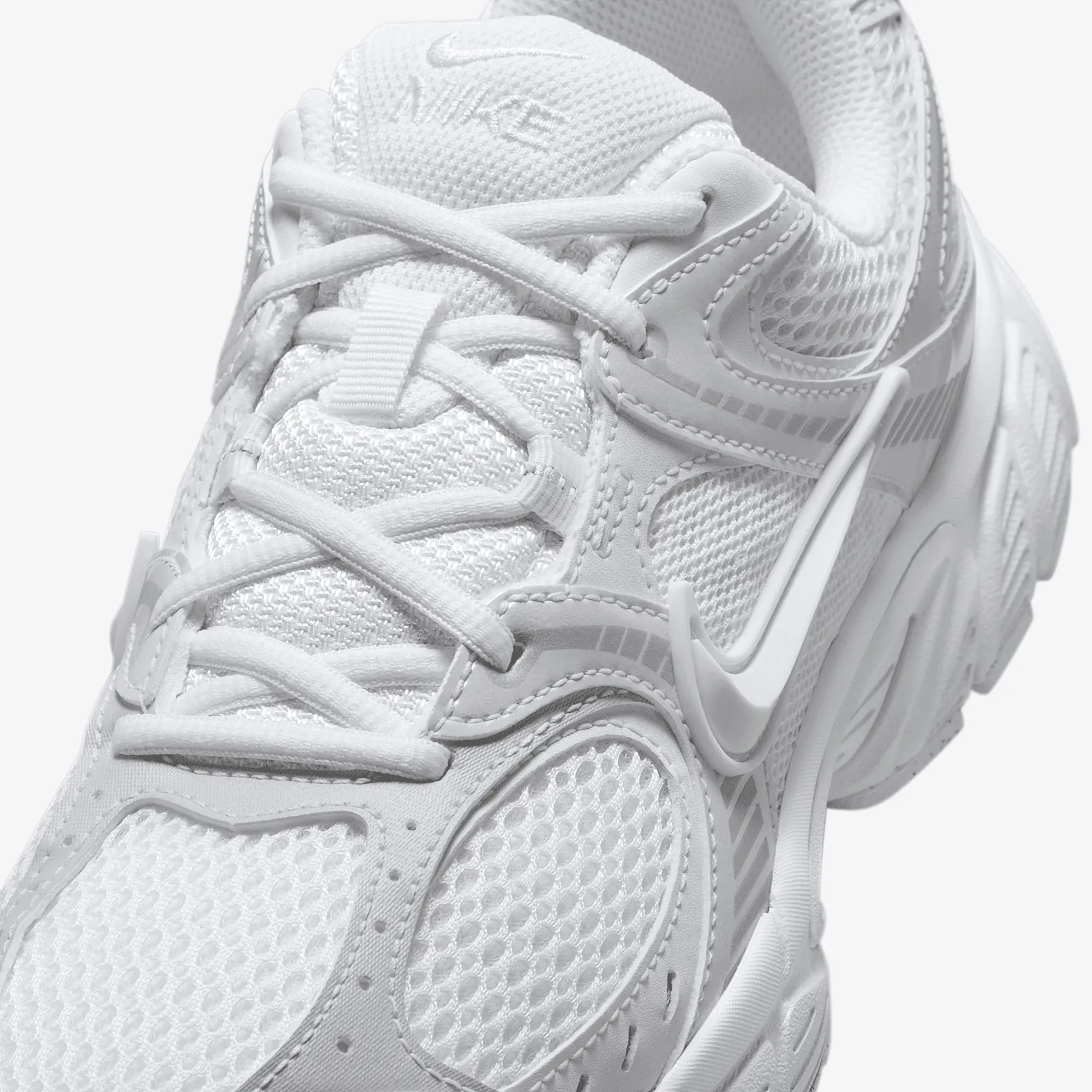 C5C5C5_Nike-V5-RNR-WMNS_WHITE-METALLIC-SILVER_HQ7901-101_img6