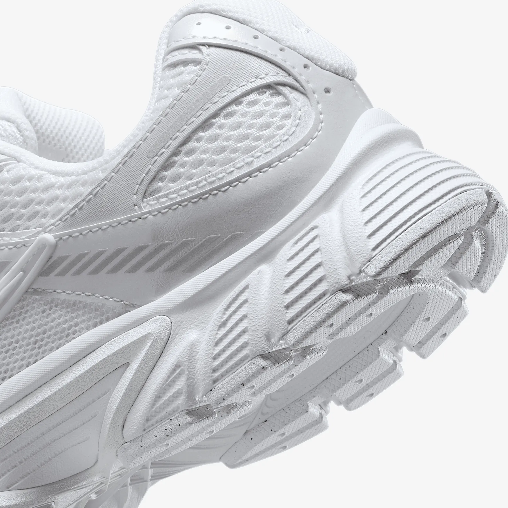 C5C5C5_Nike-V5-RNR-WMNS_WHITE-METALLIC-SILVER_HQ7901-101_img7