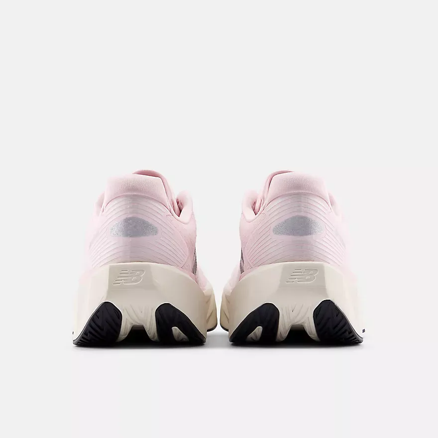 F5E8E8_New-Balance-FuelCell-Rebel-v5-WMNS_PINK-GRANITE_WFCXLI5_img4