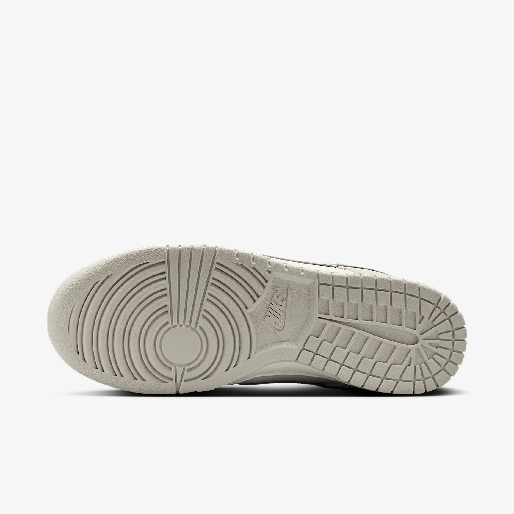 C2B8B5_Nike-Dunk-Low-WMNS_SILVER-SWOOSH_II7651-133_img1
