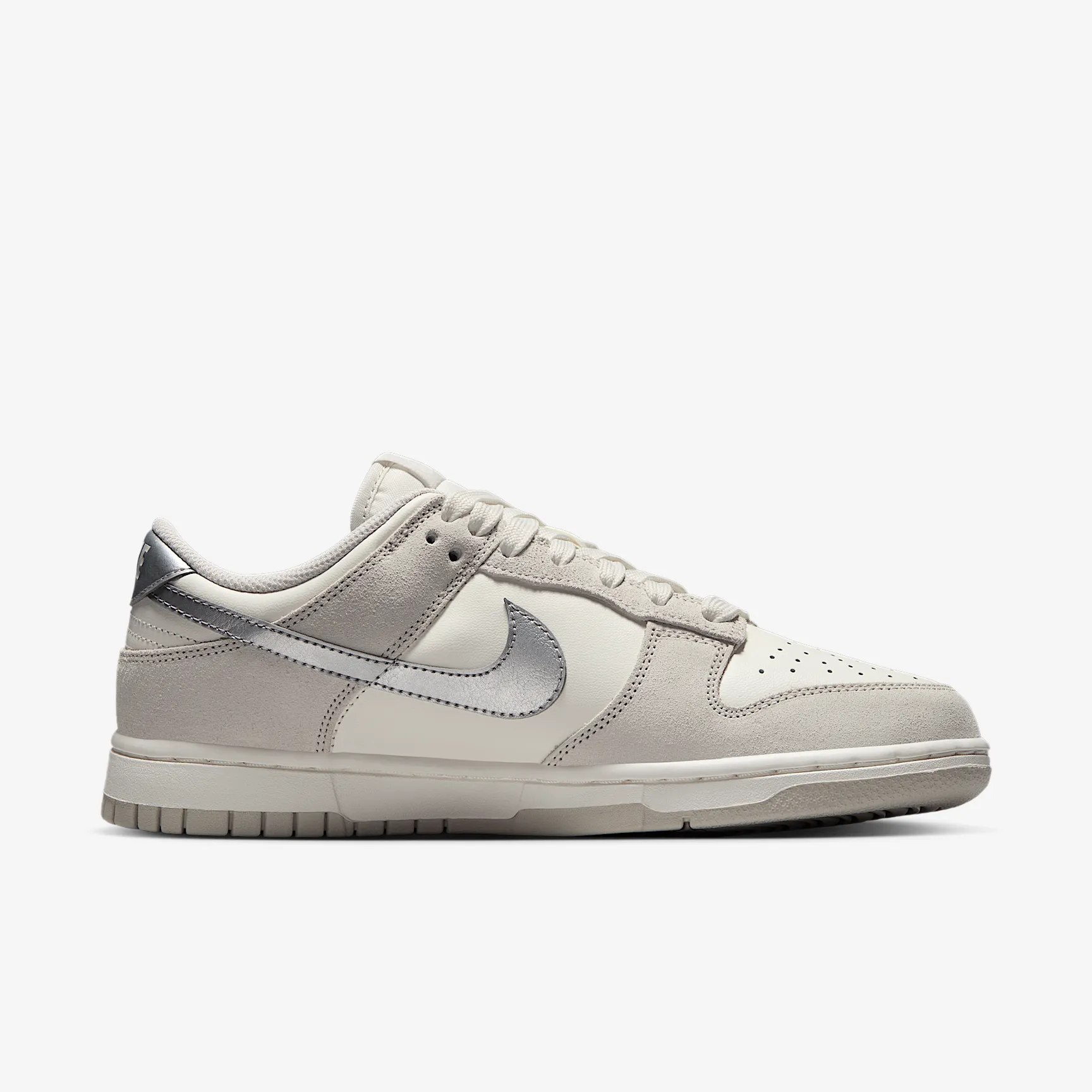 C2B8B5_Nike-Dunk-Low-WMNS_SILVER-SWOOSH_II7651-133_img2