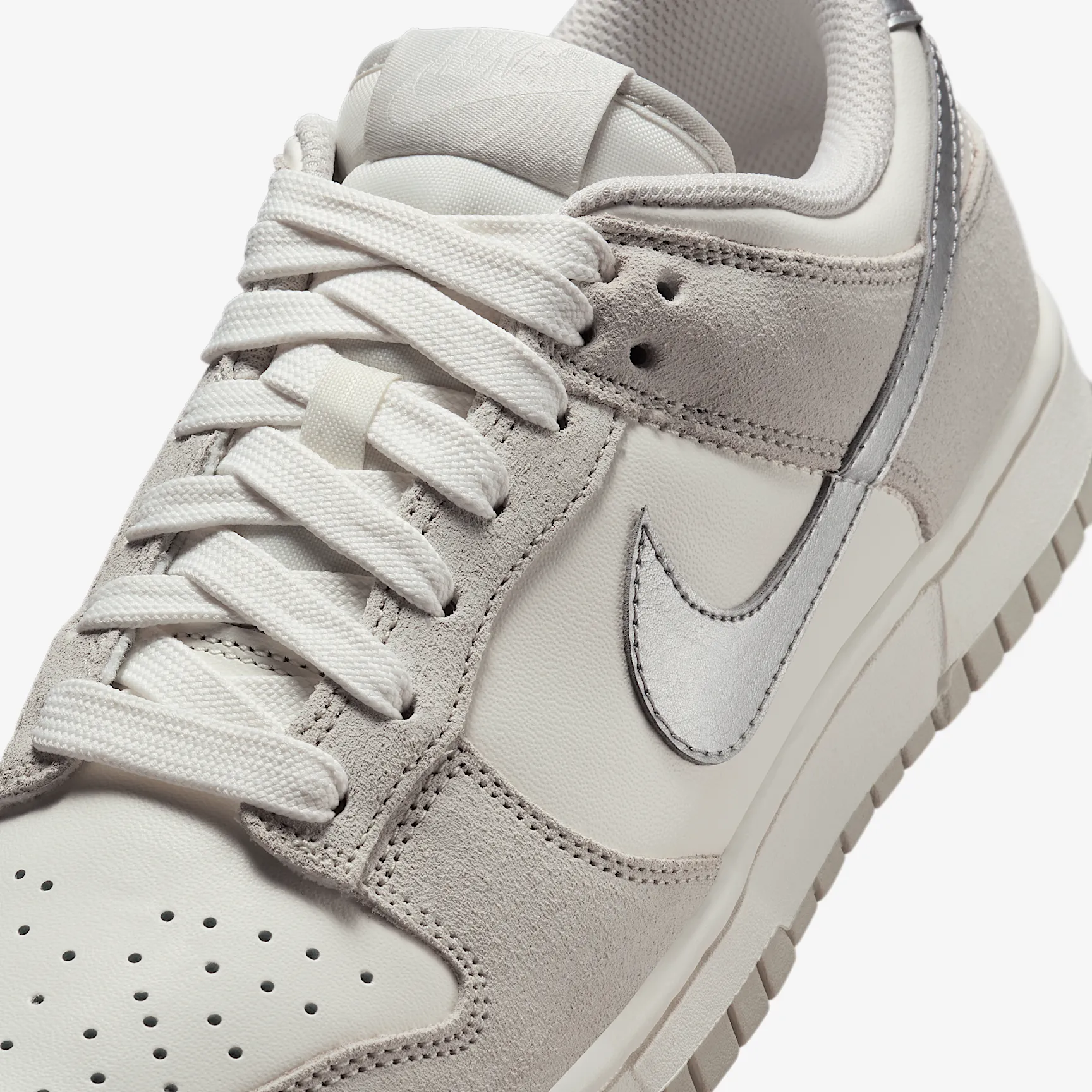 C2B8B5_Nike-Dunk-Low-WMNS_SILVER-SWOOSH_II7651-133_img6