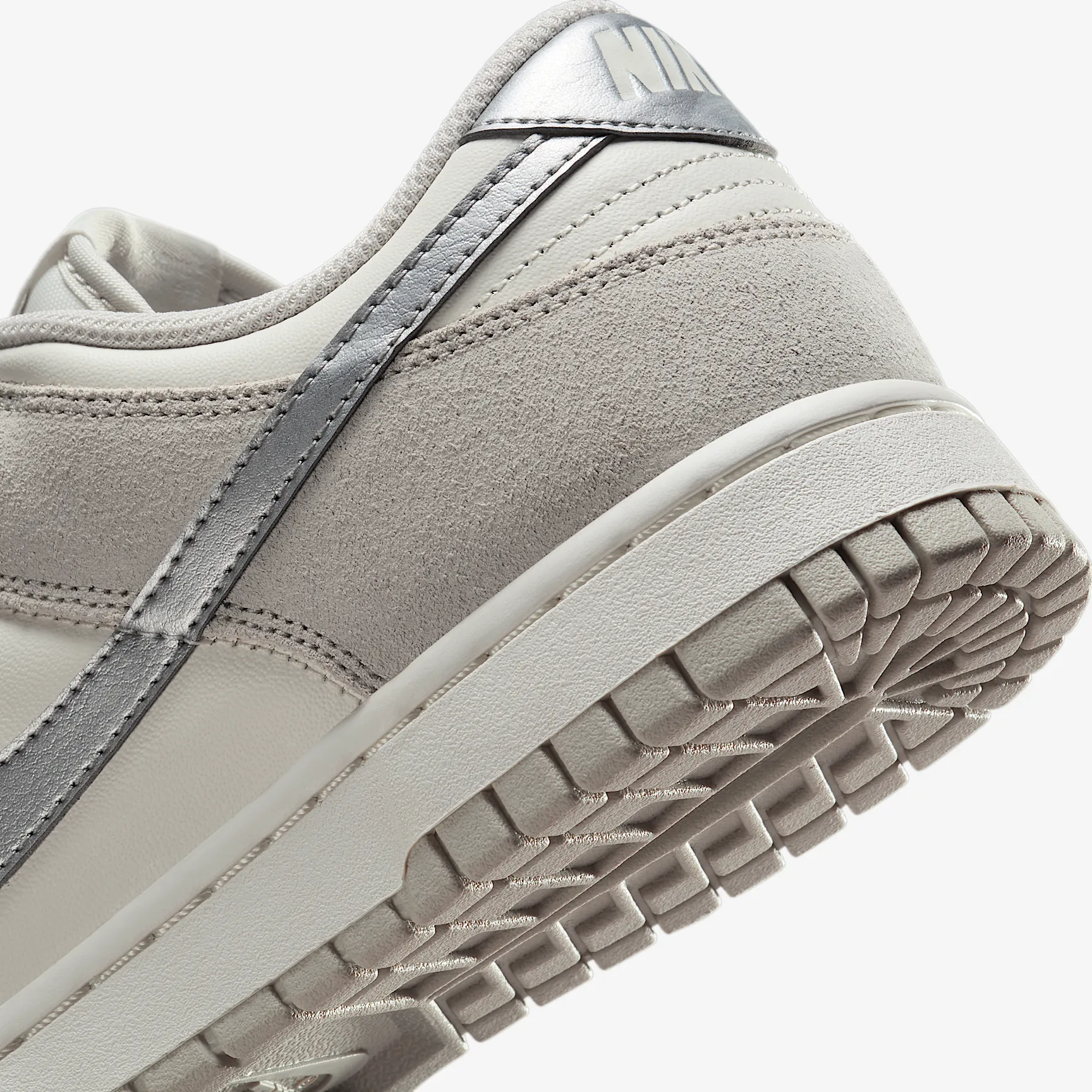 C2B8B5_Nike-Dunk-Low-WMNS_SILVER-SWOOSH_II7651-133_img7