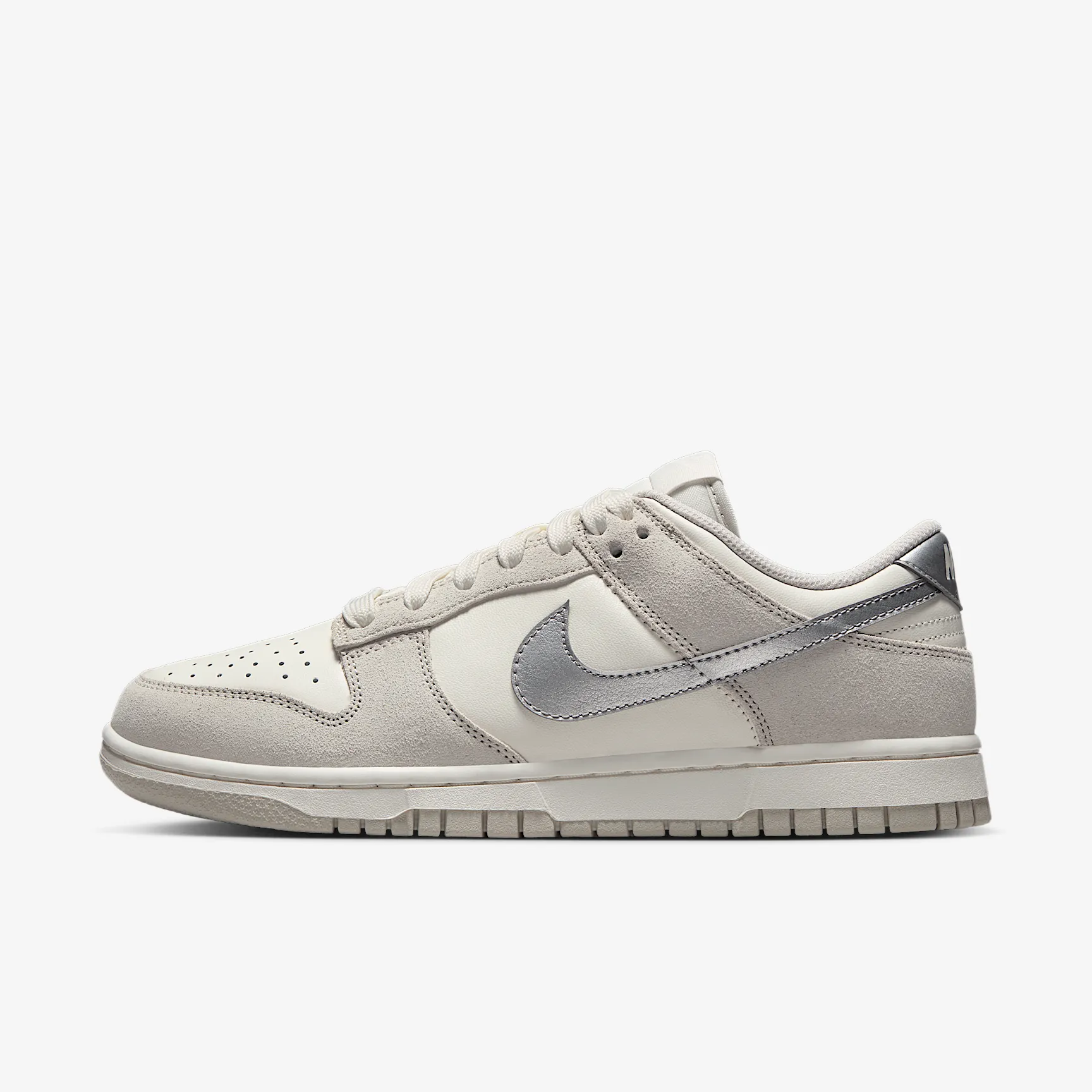 C2B8B5_Nike-Dunk-Low-WMNS_SILVER-SWOOSH_II7651-133_img0