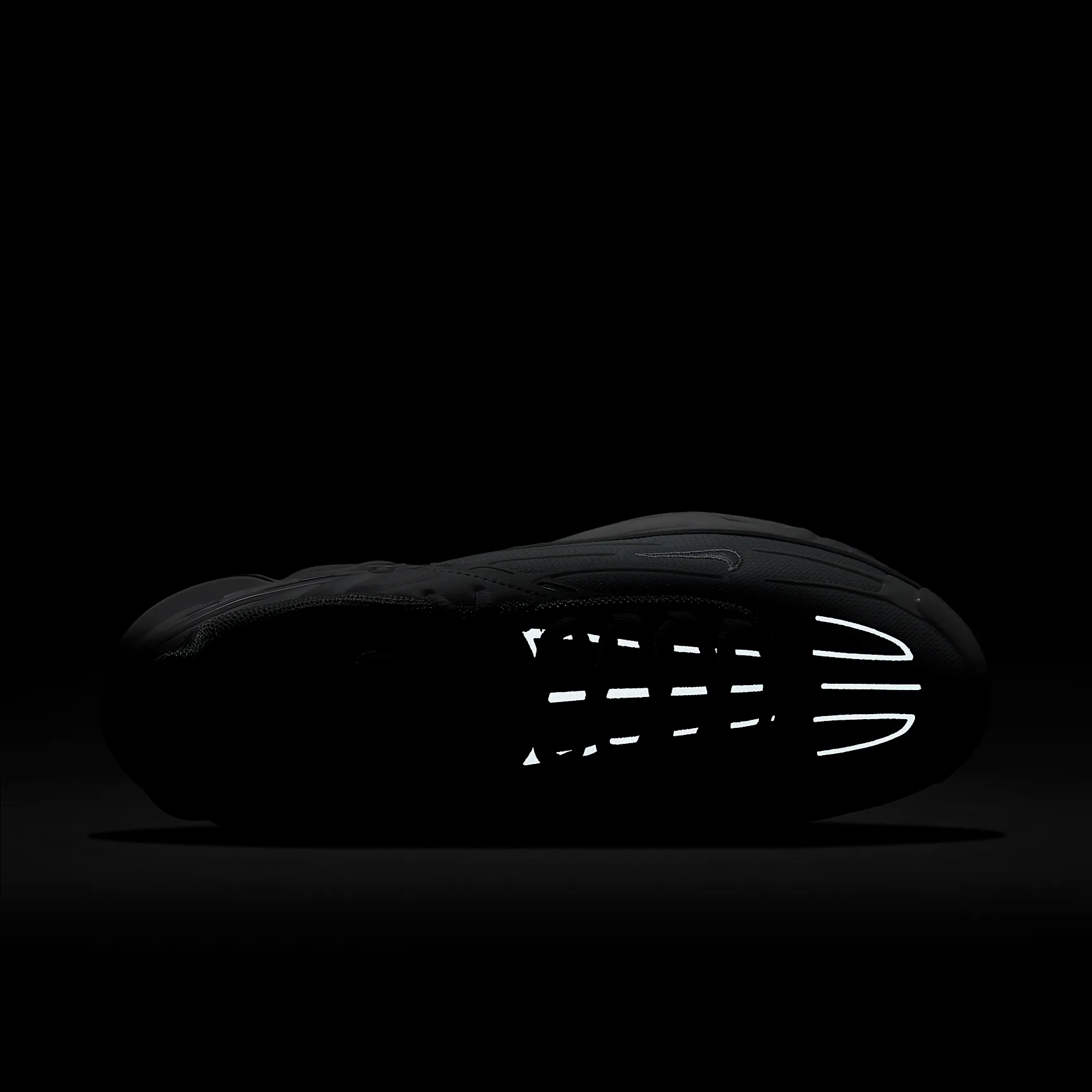 D9D9DD_Nike-Air-Max-Plus-3_TRIPLE-WHITE_CW1417-100_img8